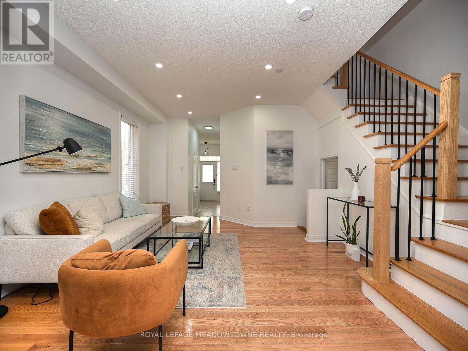 906 Oasis Drive, Mississauga, Ontario  L5V 0C7 - Photo 8 - W12218334