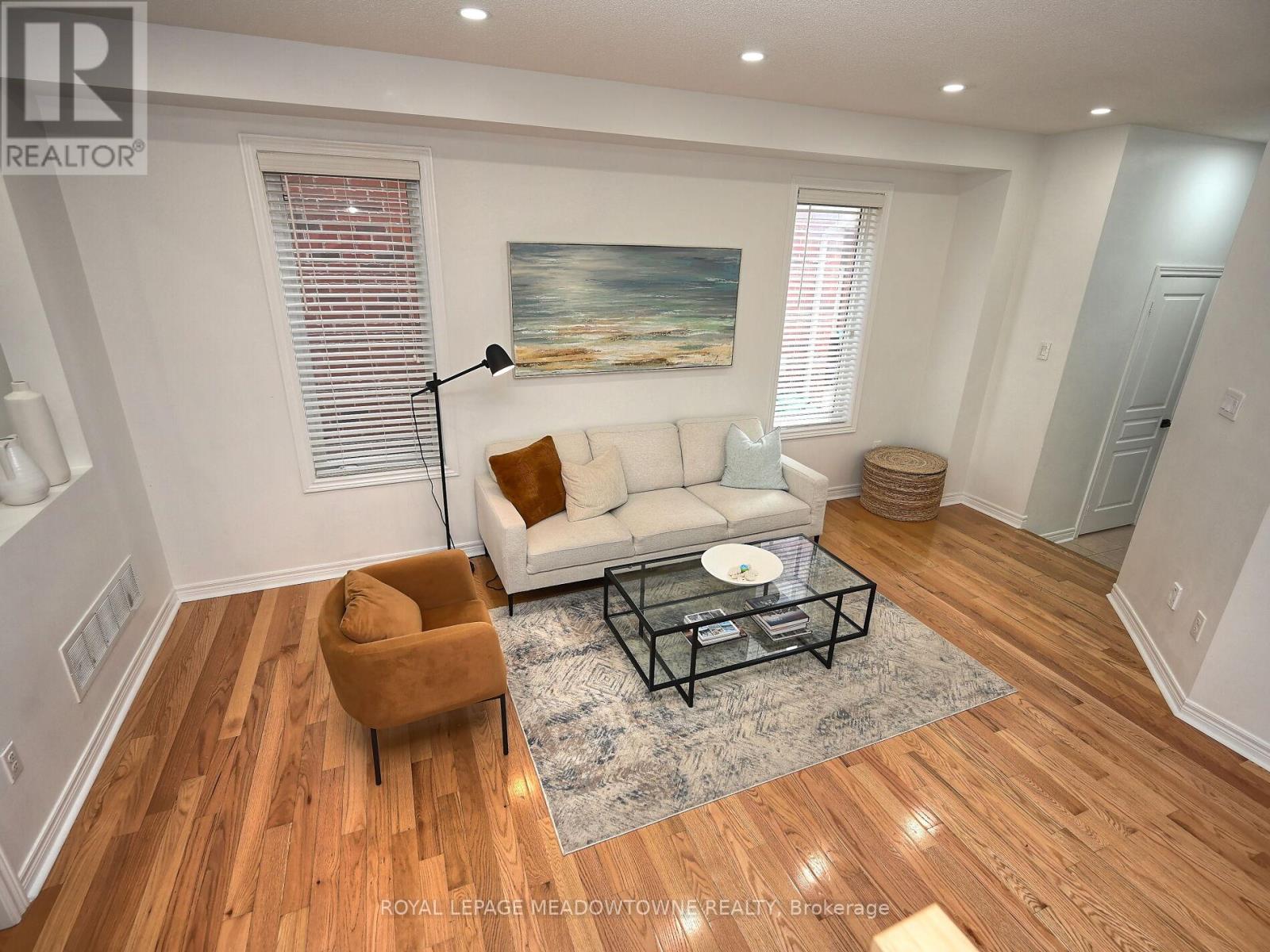 906 Oasis Drive, Mississauga, Ontario  L5V 0C7 - Photo 9 - W12218334