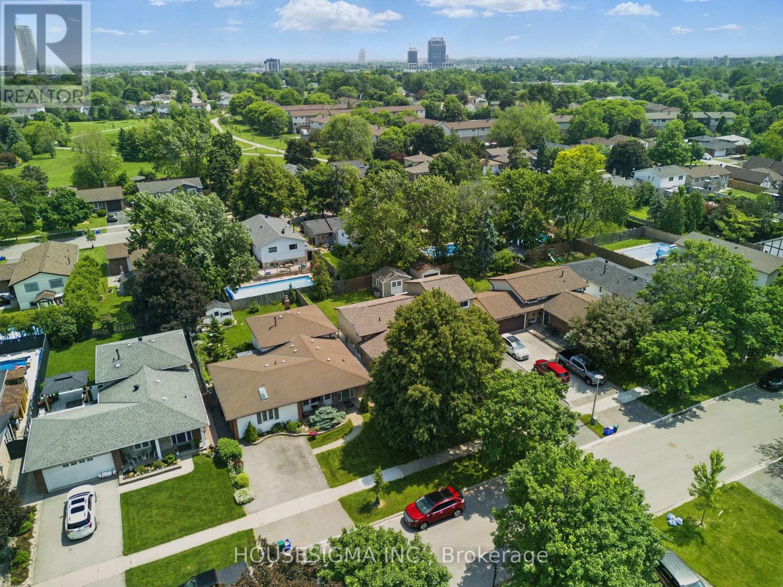 Property at 770 APPLEWOOD CRESCENT image 4