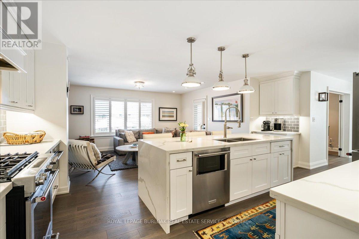 573 Woodland Avenue, Burlington, Ontario  L7R 2S3 - Photo 10 - W12218399