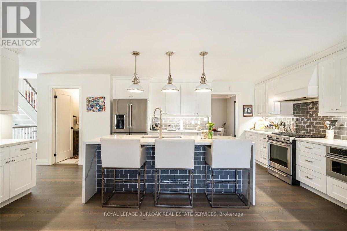 573 Woodland Avenue, Burlington, Ontario  L7R 2S3 - Photo 11 - W12218399