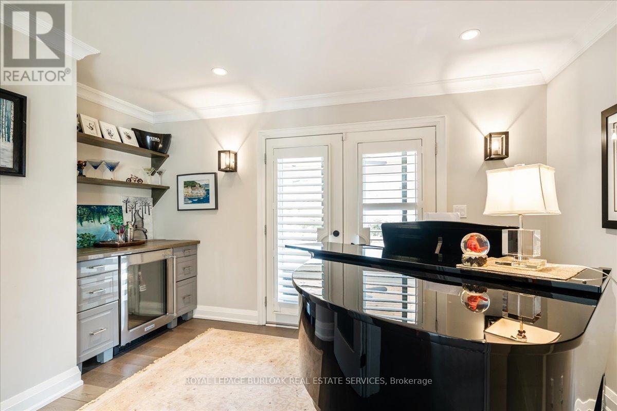 573 Woodland Avenue, Burlington, Ontario  L7R 2S3 - Photo 6 - W12218399