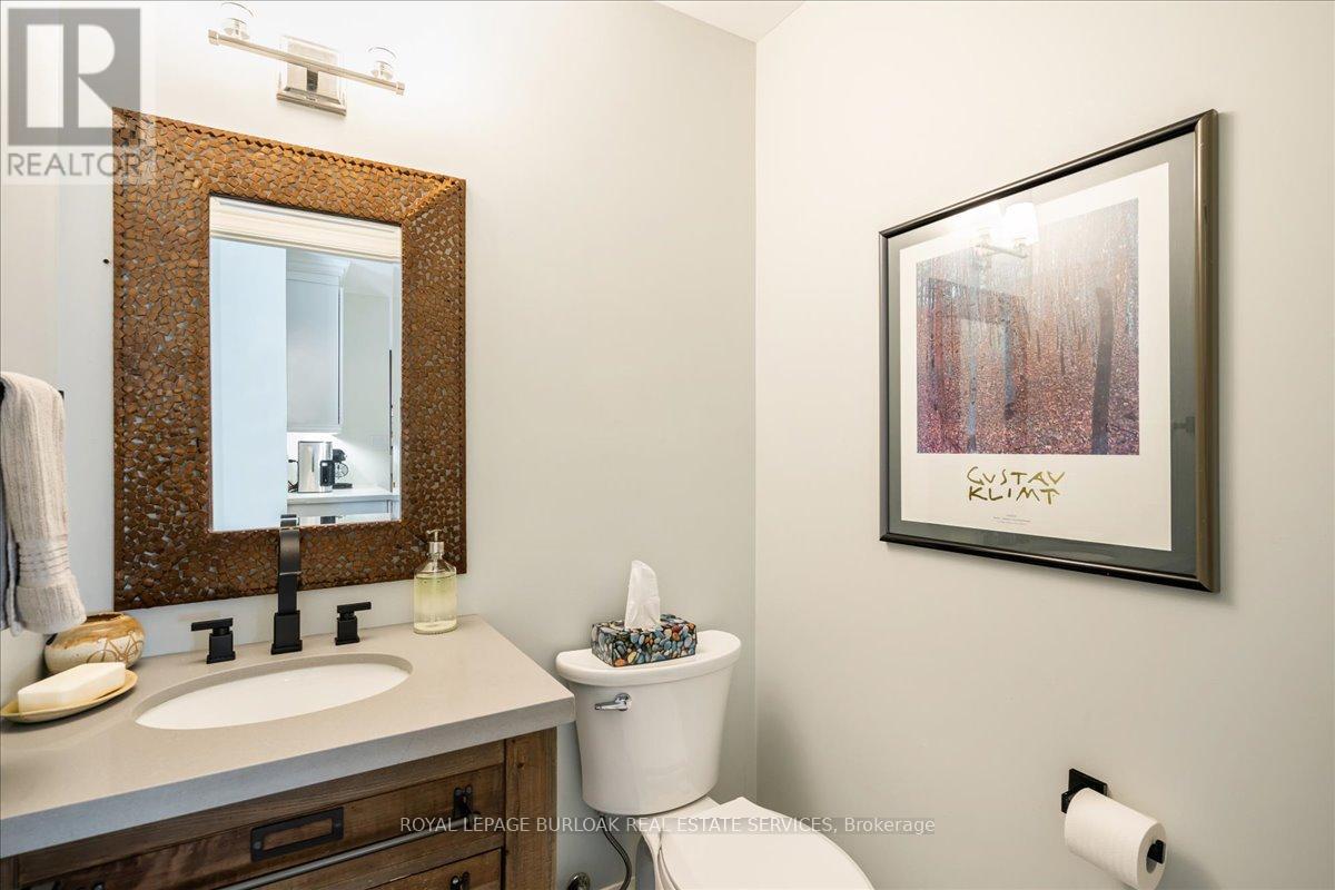 573 Woodland Avenue, Burlington, Ontario  L7R 2S3 - Photo 8 - W12218399