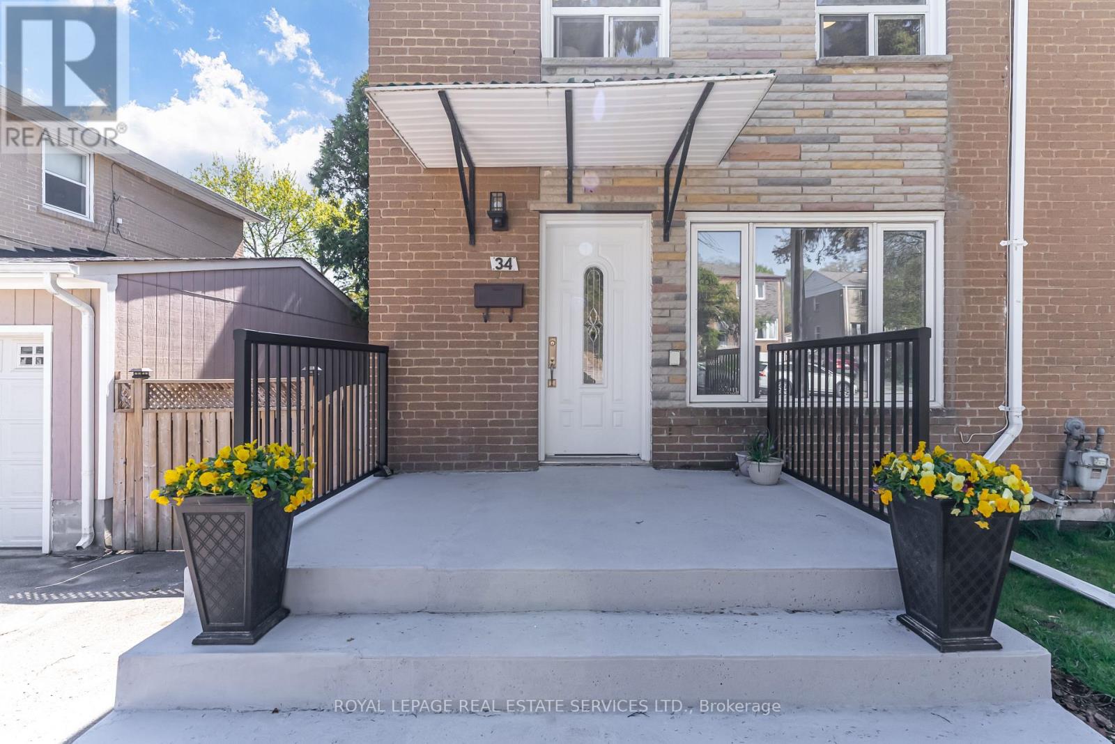 34 Skylark Road, Toronto (Lambton Baby Point), Ontario  M6S 4M4 - Photo 2 - W12218461