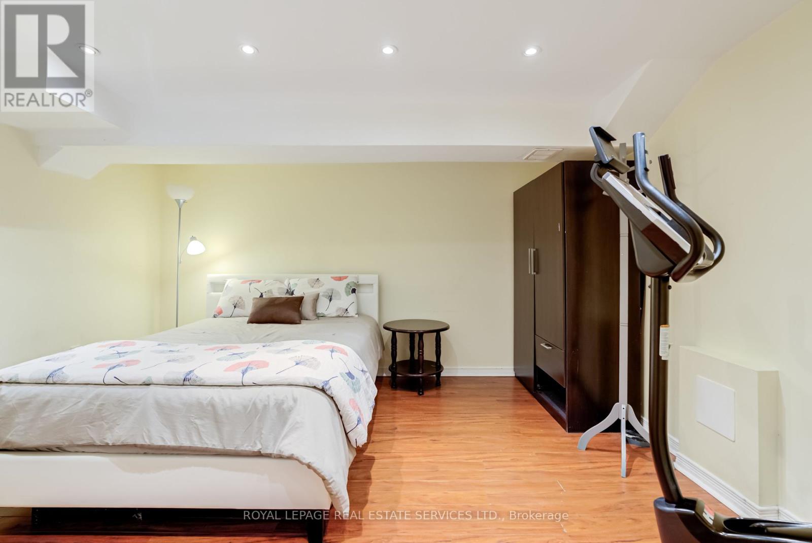34 Skylark Road, Toronto (Lambton Baby Point), Ontario  M6S 4M4 - Photo 27 - W12218461