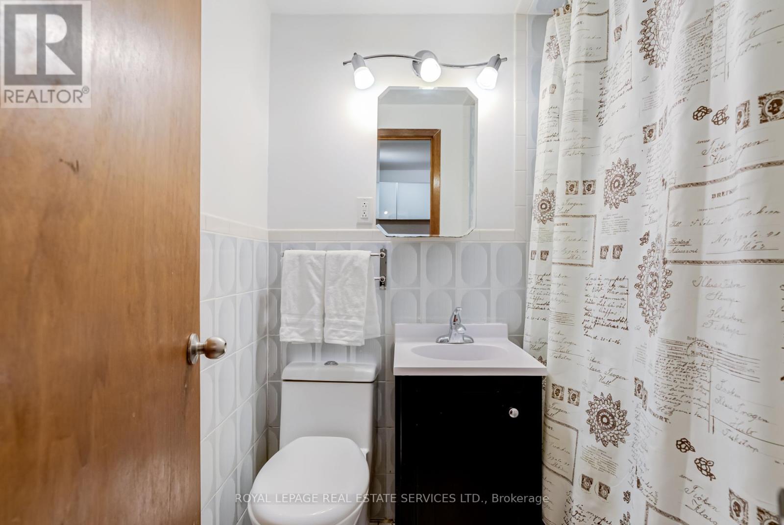 34 Skylark Road, Toronto (Lambton Baby Point), Ontario  M6S 4M4 - Photo 29 - W12218461