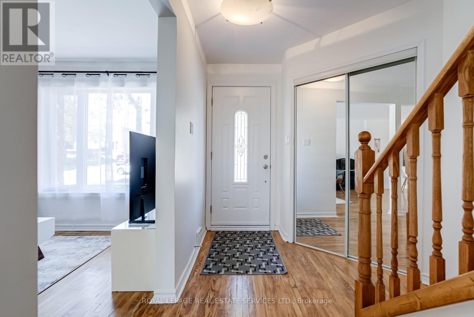 34 Skylark Road, Toronto (Lambton Baby Point), Ontario  M6S 4M4 - Photo 3 - W12218461