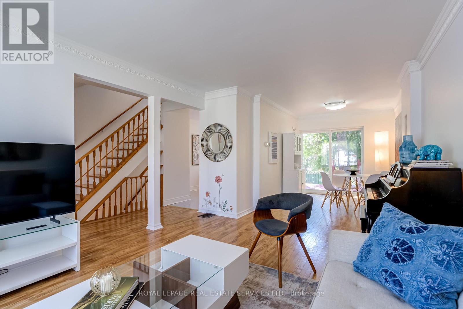 34 Skylark Road, Toronto (Lambton Baby Point), Ontario  M6S 4M4 - Photo 7 - W12218461