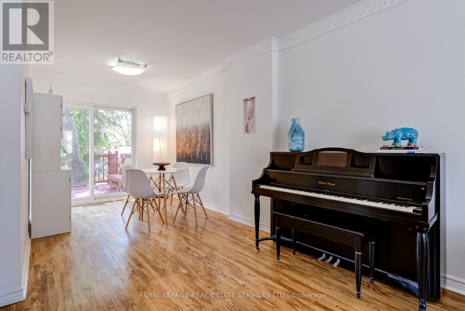 34 Skylark Road, Toronto (Lambton Baby Point), Ontario  M6S 4M4 - Photo 8 - W12218461