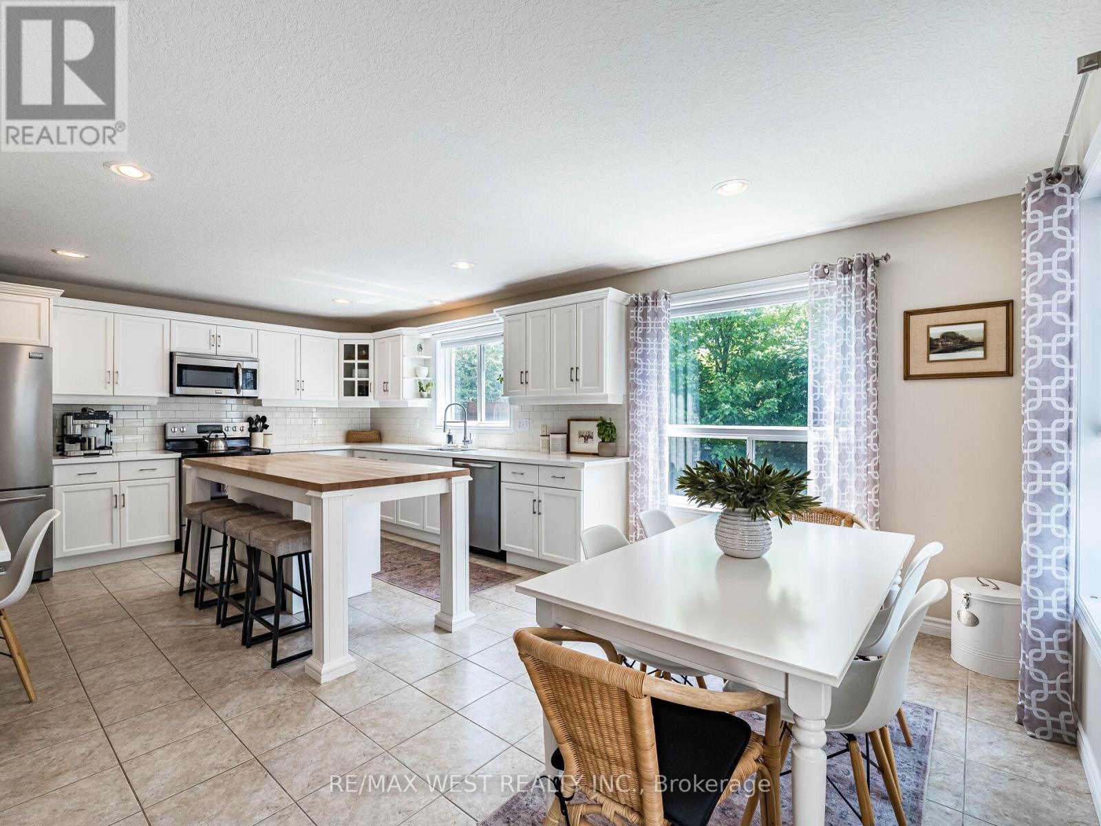 19 Bowen Drive, Guelph (Victoria North), Ontario  N1E 0C9 - Photo 11 - X12218328