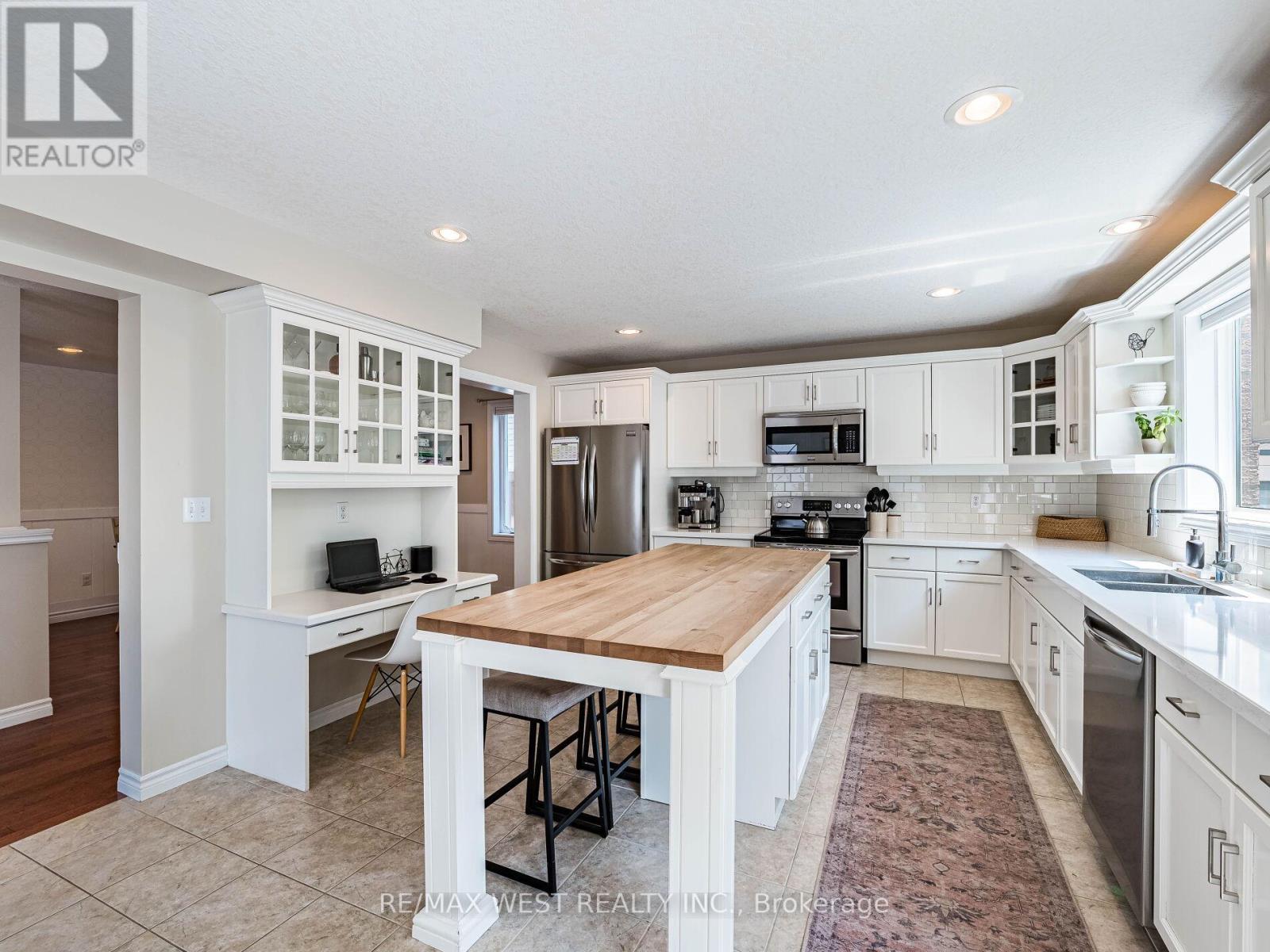 19 Bowen Drive, Guelph (Victoria North), Ontario  N1E 0C9 - Photo 12 - X12218328