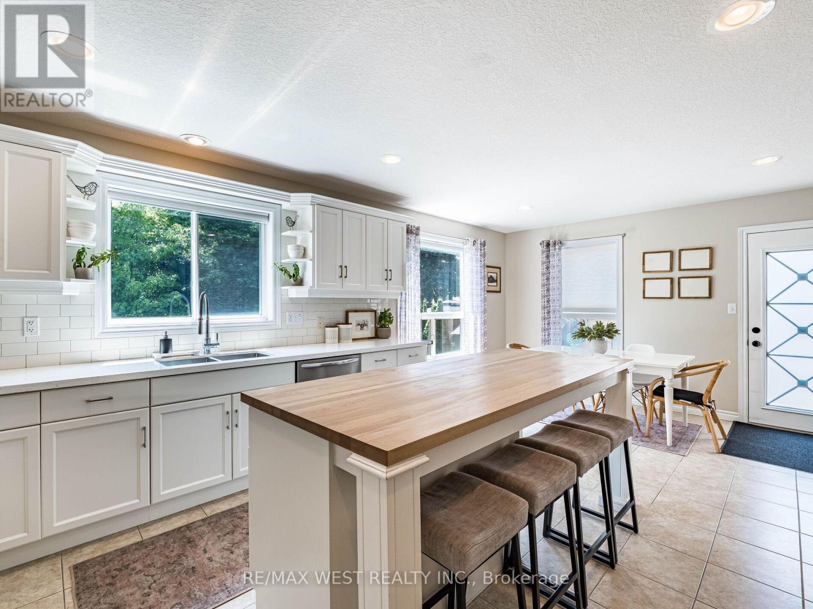 19 Bowen Drive, Guelph (Victoria North), Ontario  N1E 0C9 - Photo 15 - X12218328