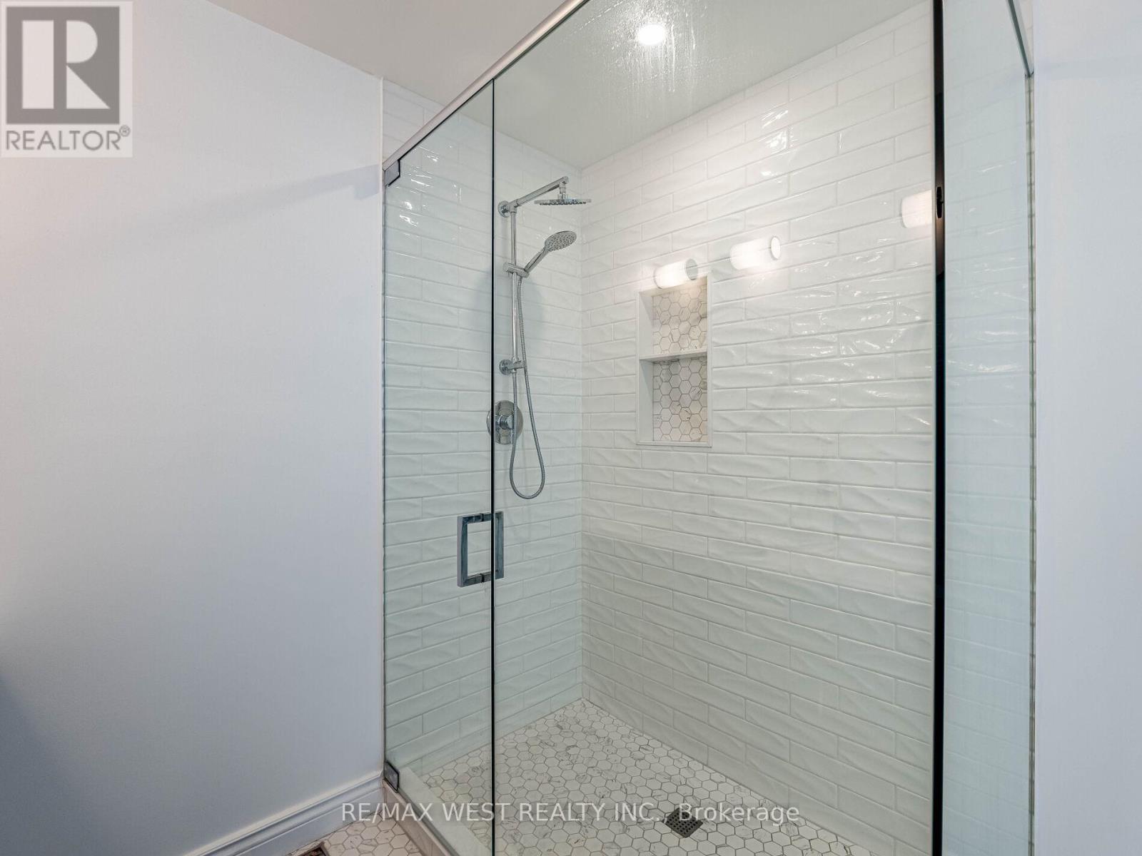 19 Bowen Drive, Guelph (Victoria North), Ontario  N1E 0C9 - Photo 21 - X12218328