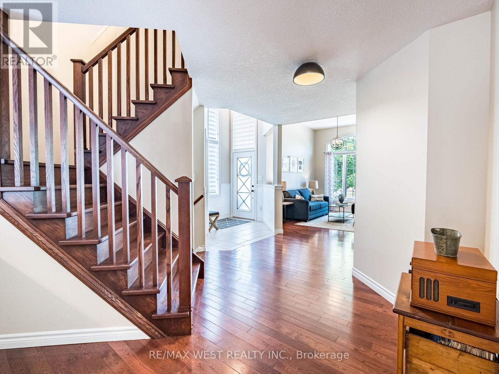 19 Bowen Drive, Guelph (Victoria North), Ontario  N1E 0C9 - Photo 6 - X12218328