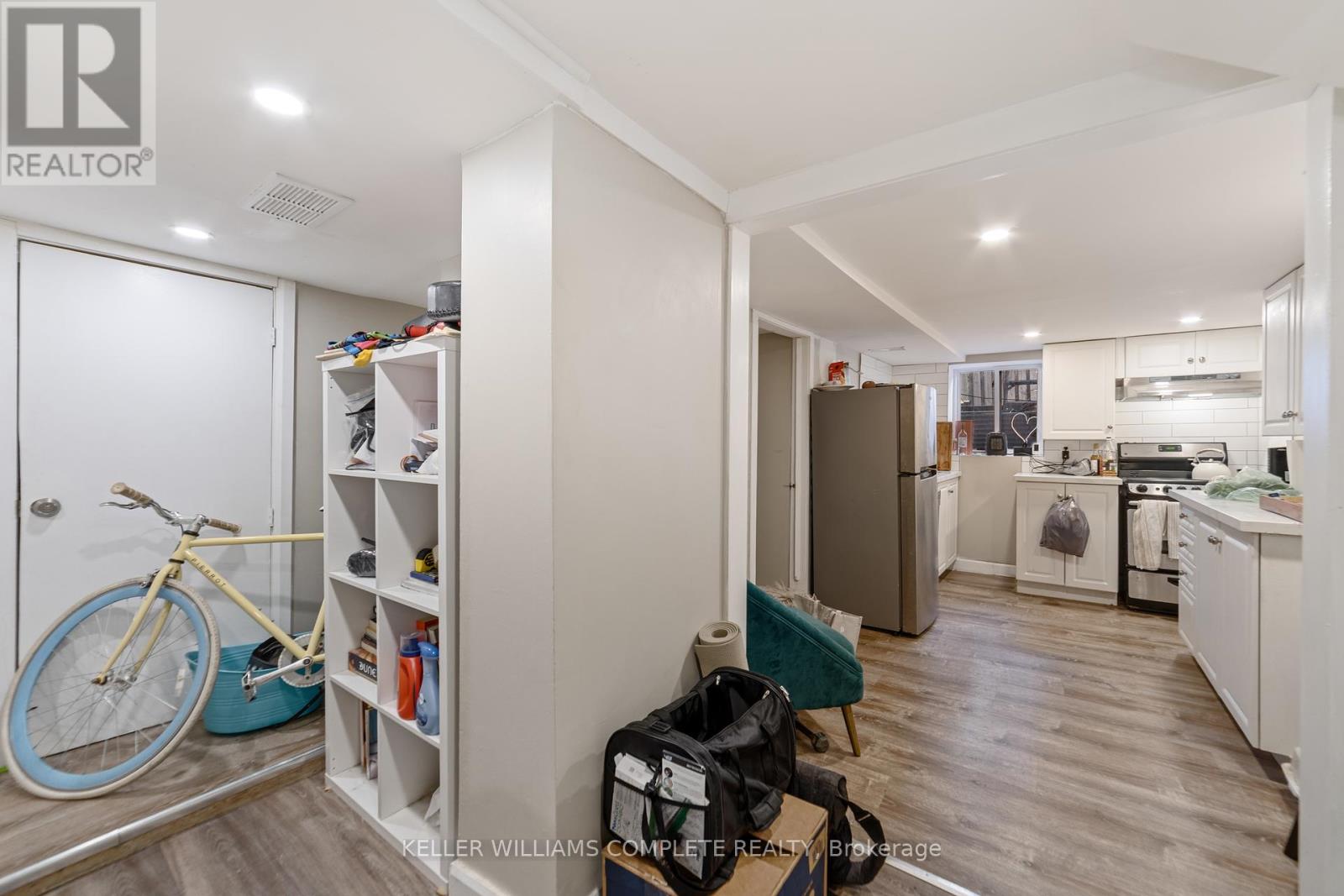 29 Gibson Avenue, Hamilton (Gibson), Ontario  L8L 6J4 - Photo 4 - X12218354