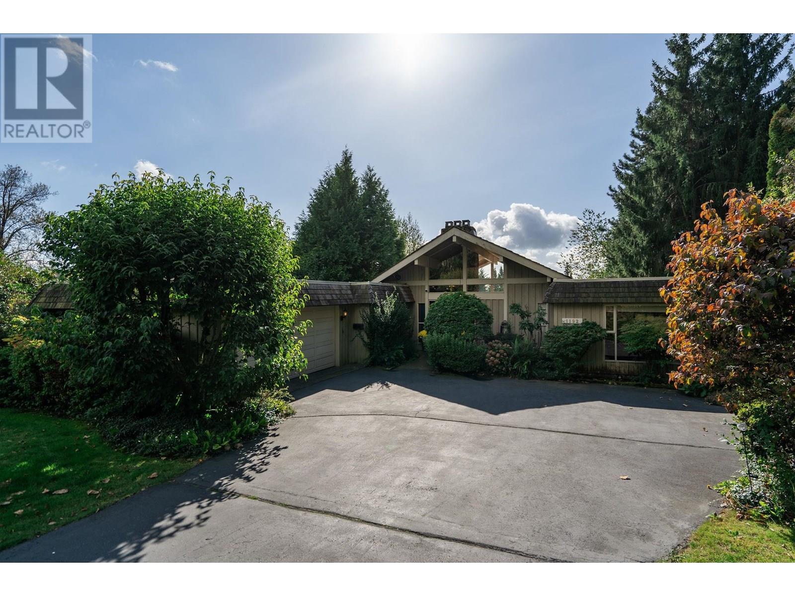 1192 CHARTWELL CRESCENT, West Vancouver, British Columbia