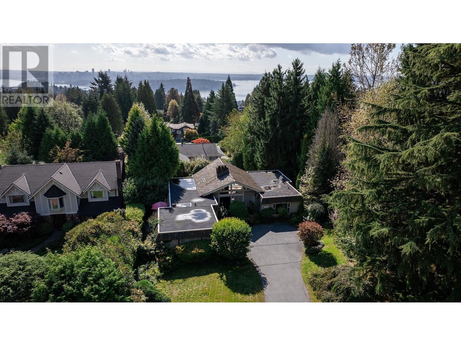 1192 Chartwell Crescent, West Vancouver, British Columbia  V7S 2P8 - Photo 3 - R3015176