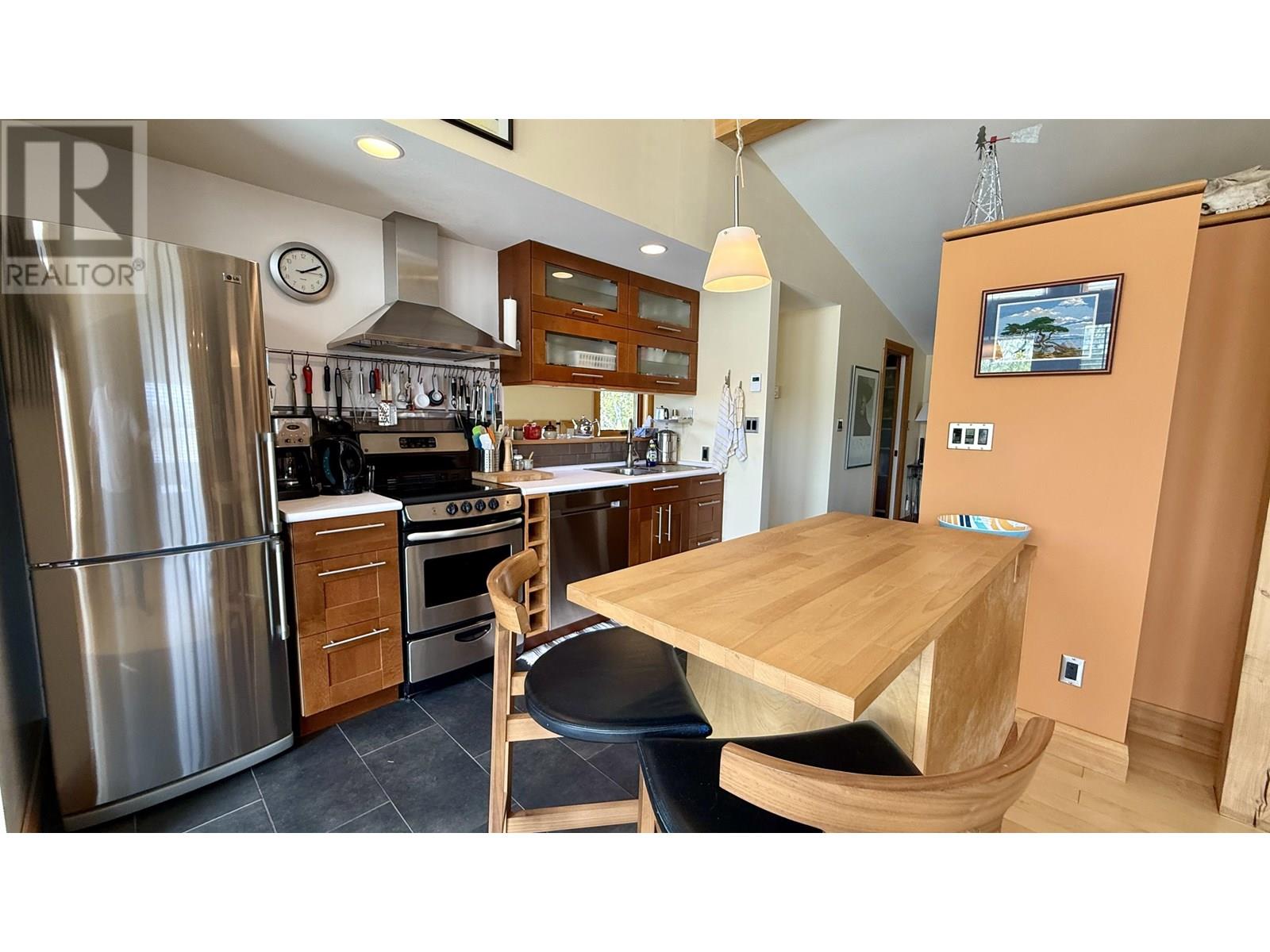 5460 Carlson Road, 100 Mile House, British Columbia  V0K 2E1 - Photo 10 - R3003159