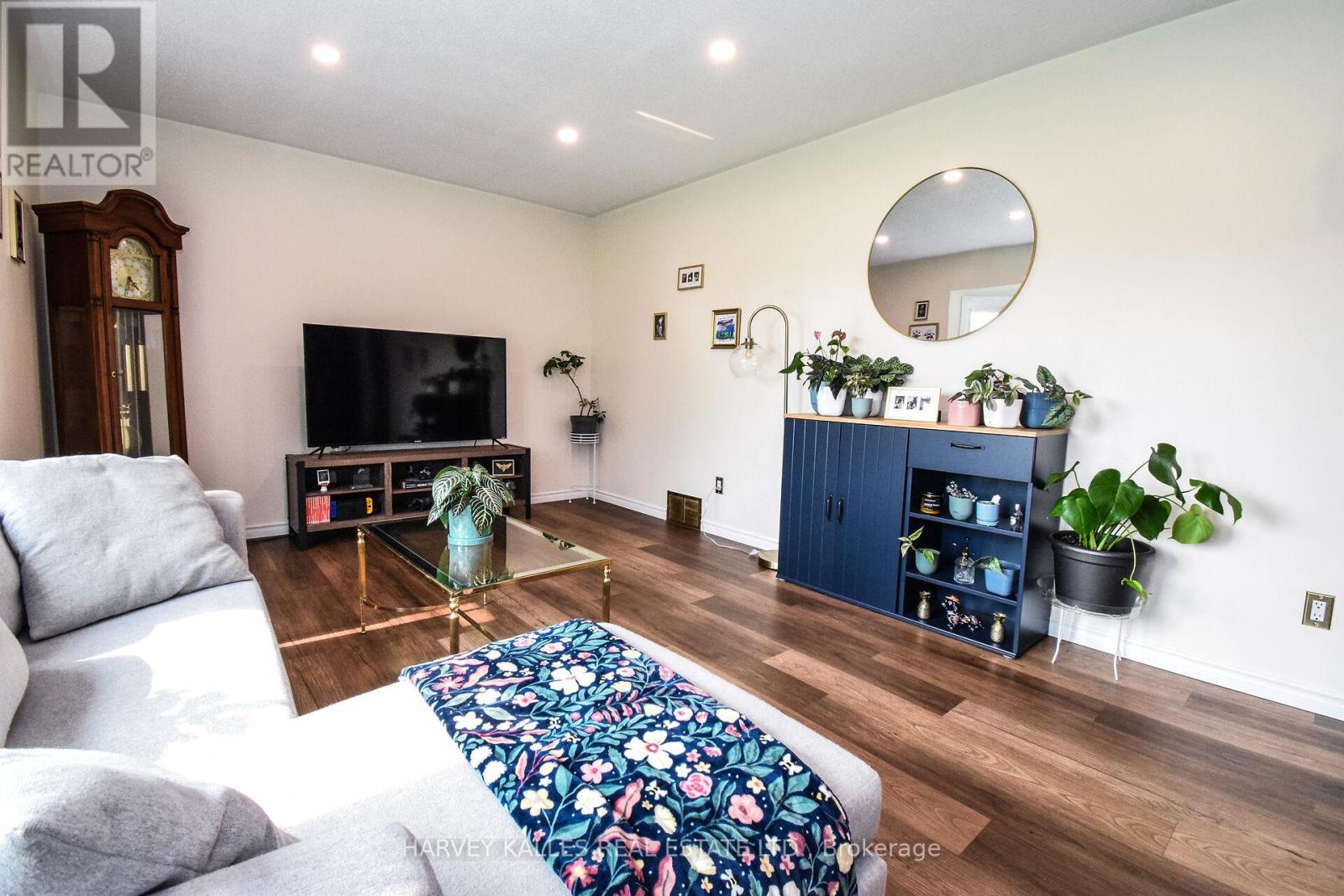 1416 Caistor Gainsboro Townline, West Lincoln (Smithville), Ontario  L0R 2A0 - Photo 13 - X12217688