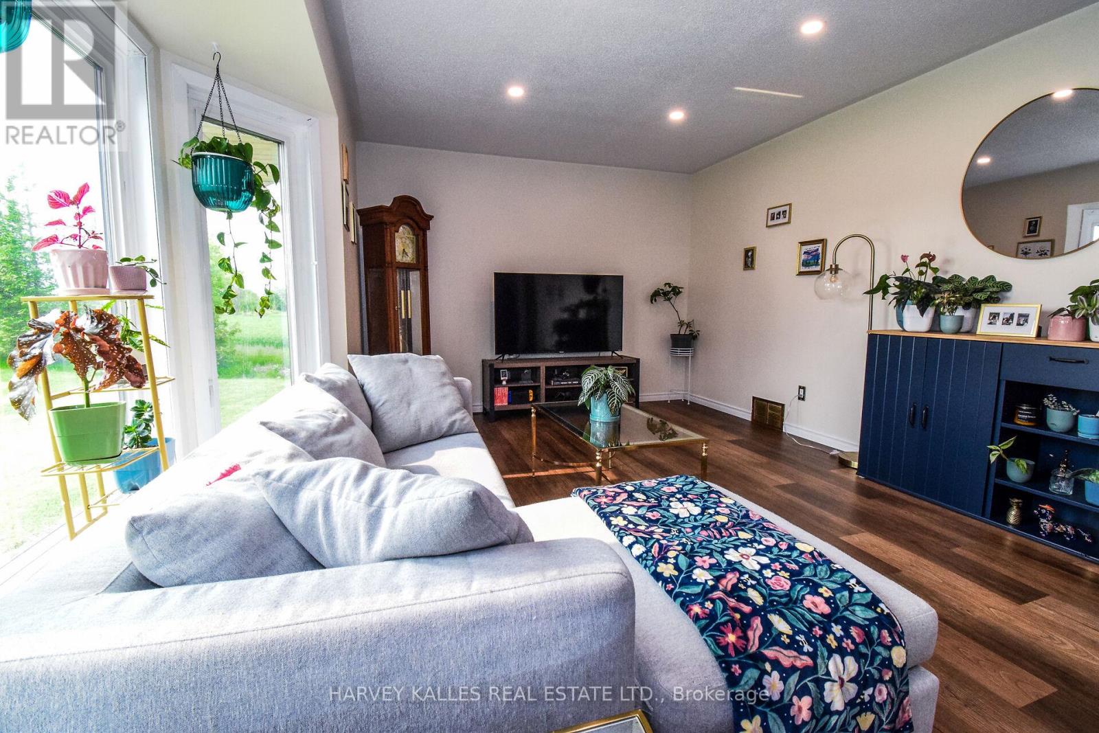 1416 Caistor Gainsboro Townline, West Lincoln (Smithville), Ontario  L0R 2A0 - Photo 12 - X12217688