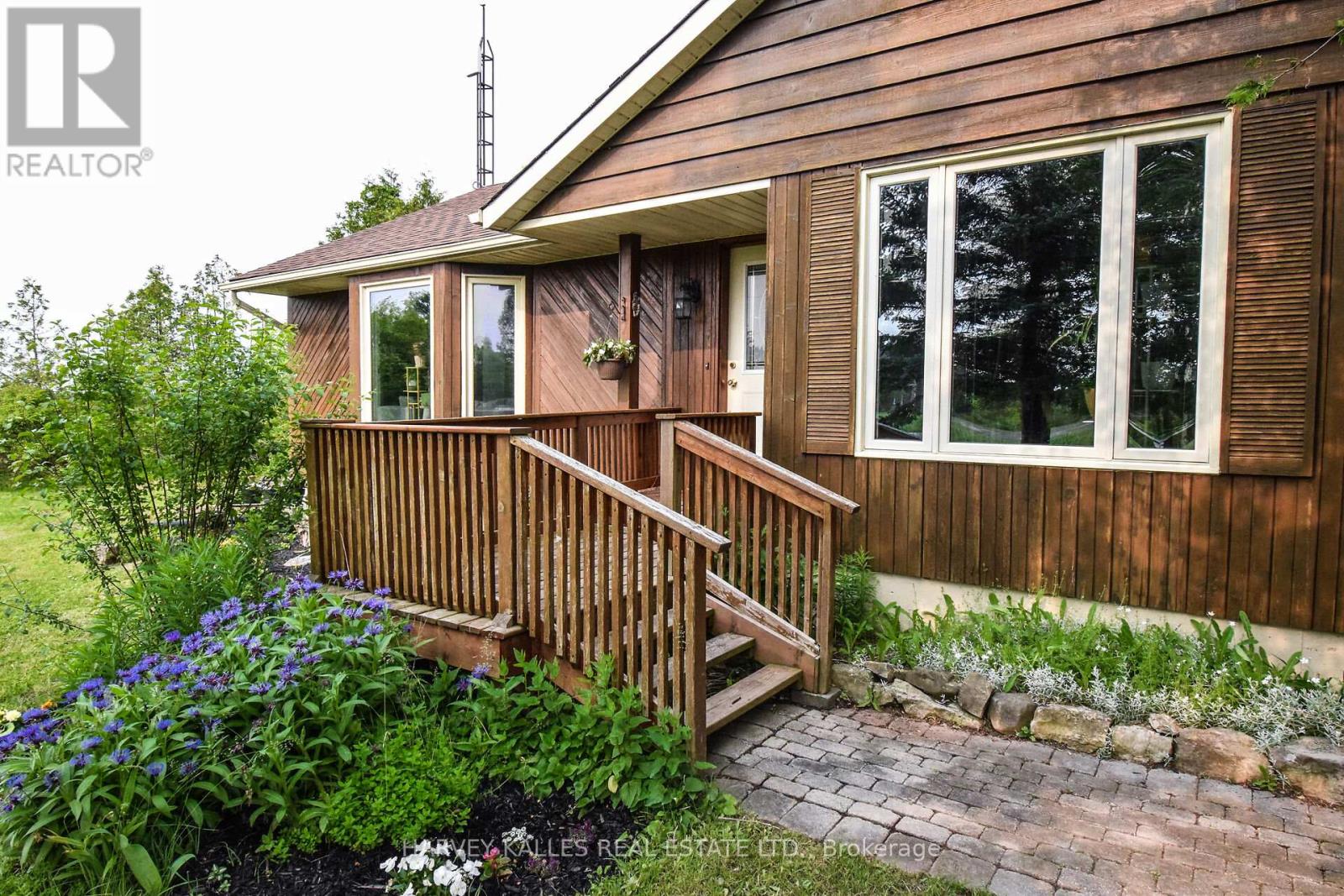 1416 Caistor Gainsboro Townline, West Lincoln (Smithville), Ontario  L0R 2A0 - Photo 5 - X12217688