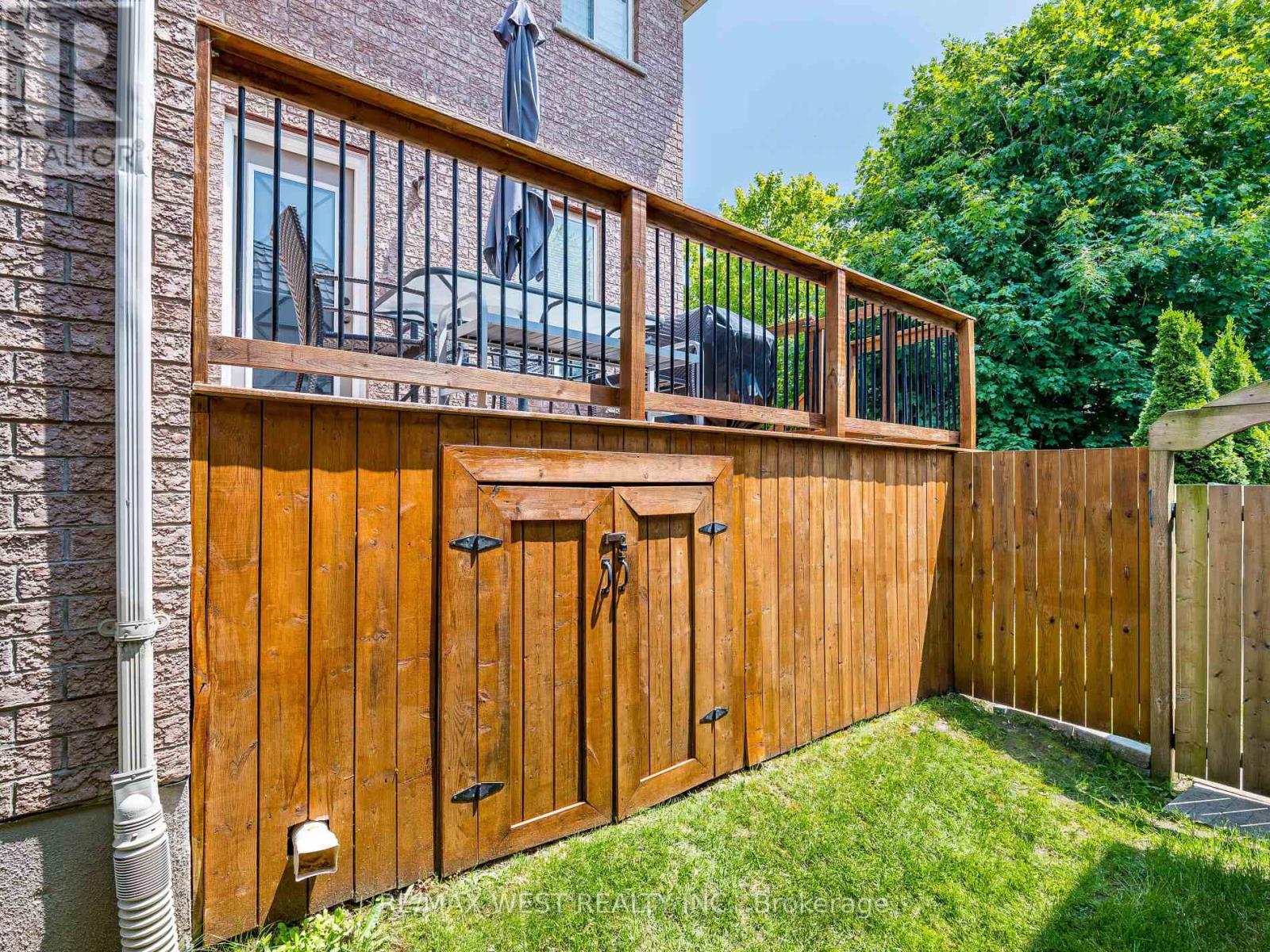 19 Bowen Drive, Guelph (Victoria North), Ontario  N1E 0C9 - Photo 33 - X12218328