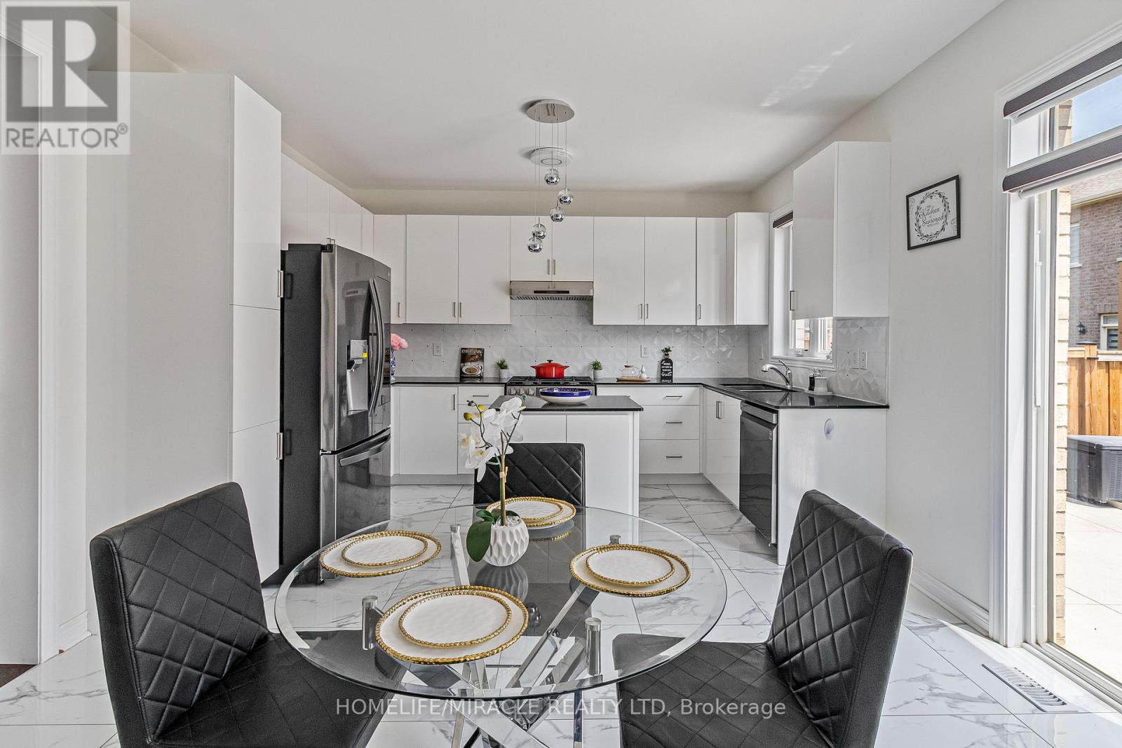 99 Benhurst Crescent, Brampton, Ontario  L7A 5A4 - Photo 12 - W12217320