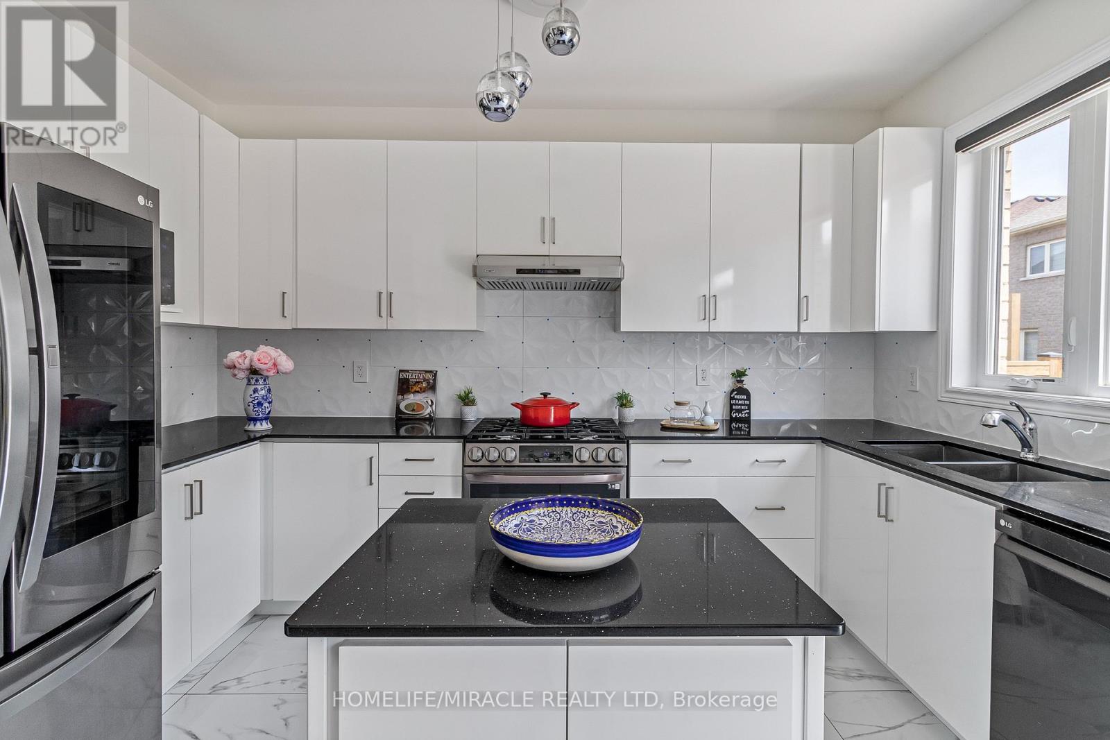 99 Benhurst Crescent, Brampton, Ontario  L7A 5A4 - Photo 13 - W12217320