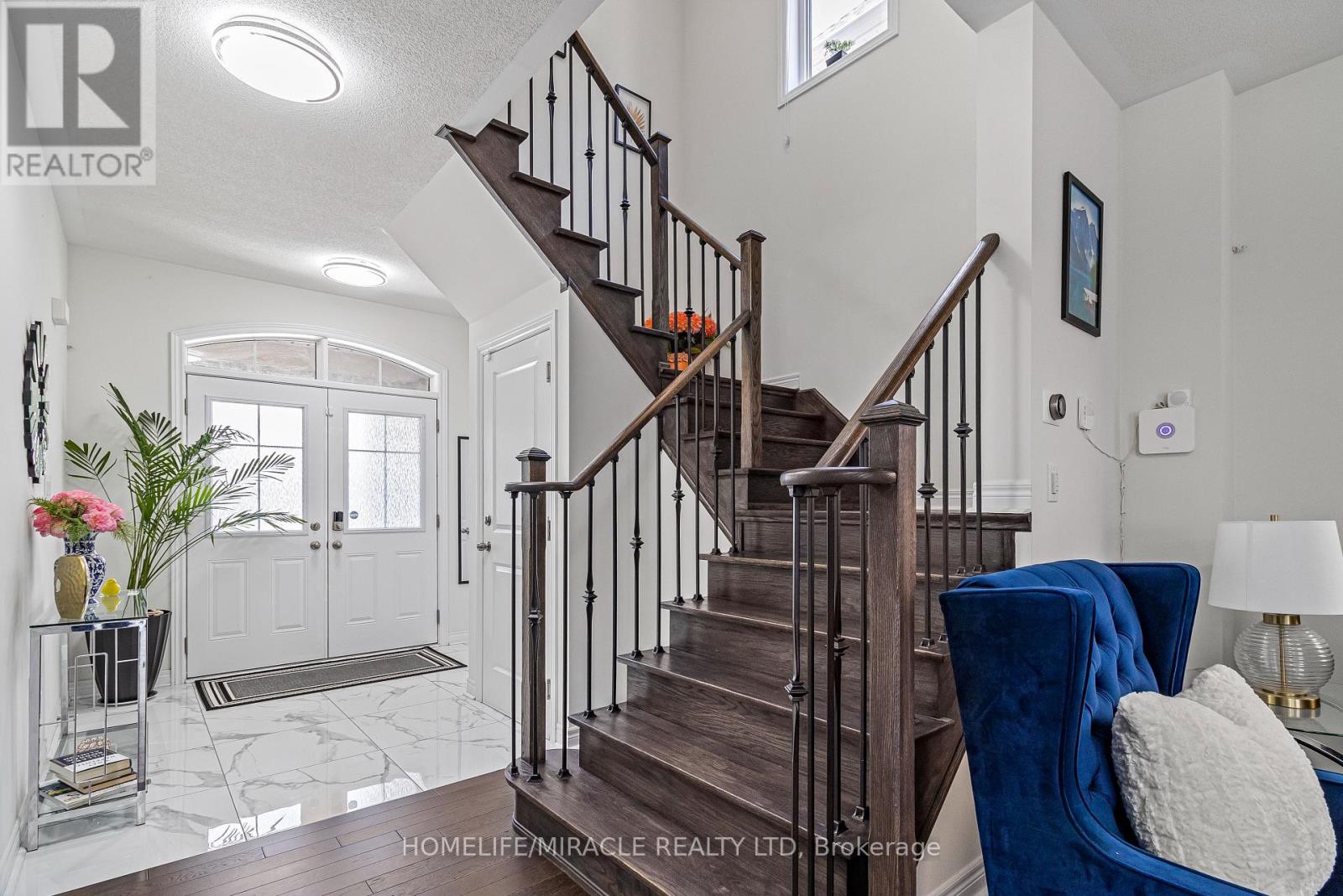 99 Benhurst Crescent, Brampton, Ontario  L7A 5A4 - Photo 6 - W12217320