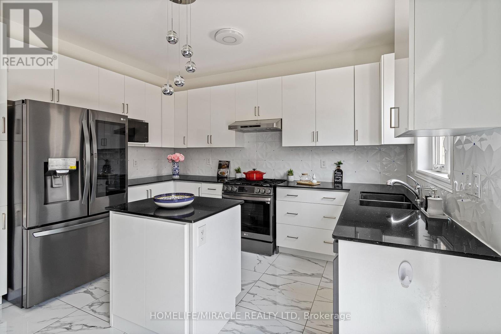 99 Benhurst Crescent, Brampton, Ontario  L7A 5A4 - Photo 14 - W12217320