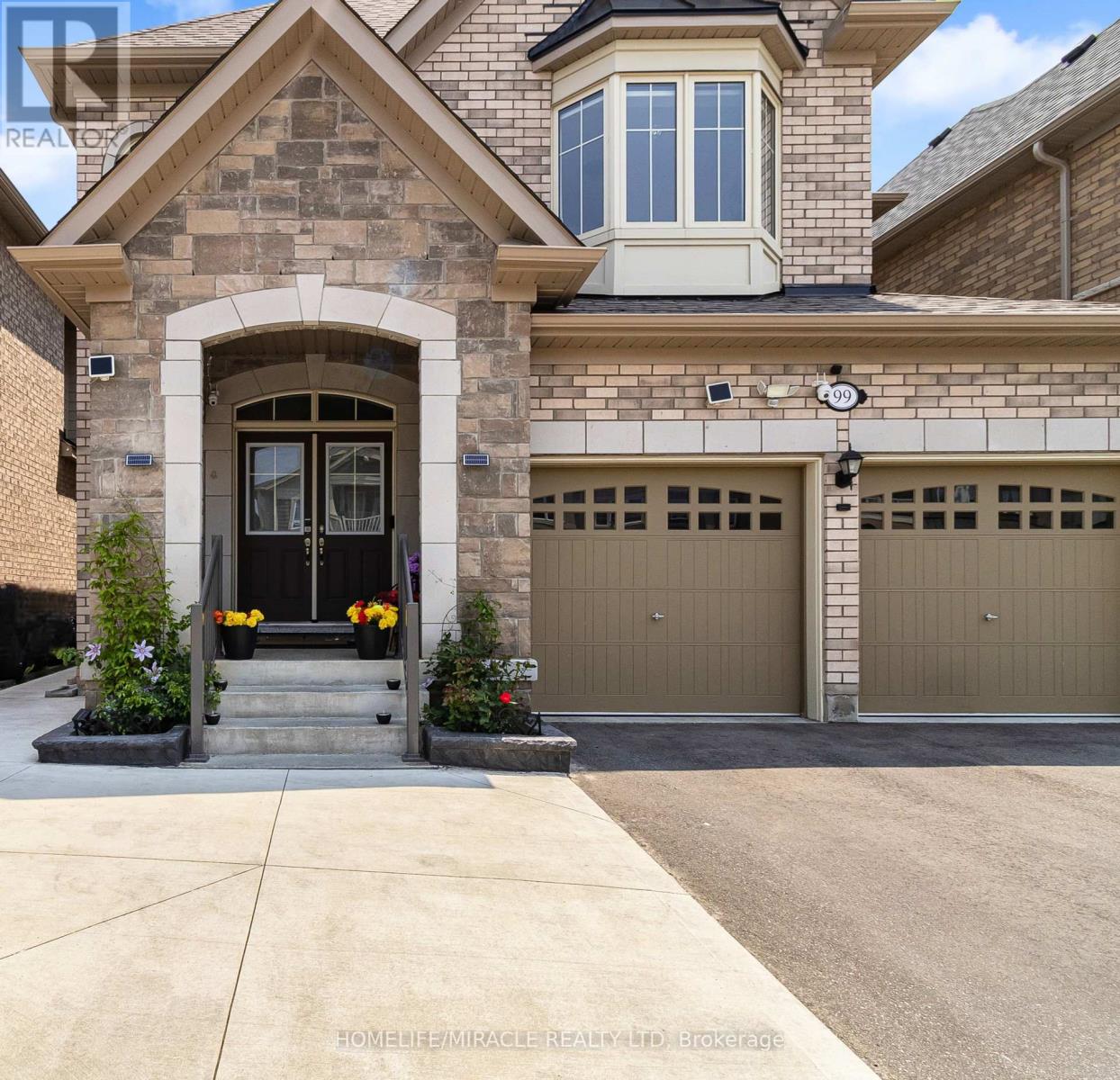 99 Benhurst Crescent, Brampton, Ontario  L7A 5A4 - Photo 3 - W12217320