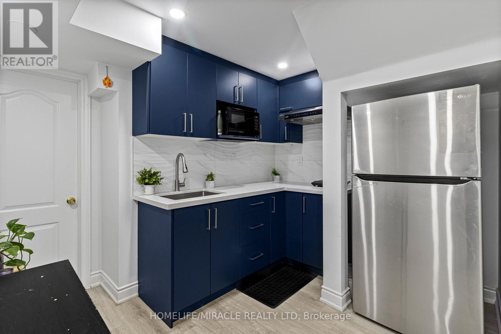99 Benhurst Crescent, Brampton, Ontario  L7A 5A4 - Photo 44 - W12217320
