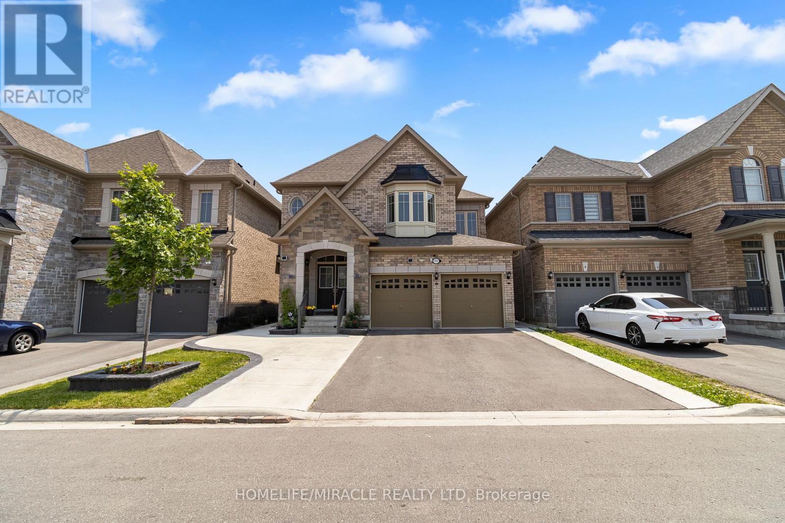 99 Benhurst Crescent, Brampton, Ontario  L7A 5A4 - Photo 2 - W12217320