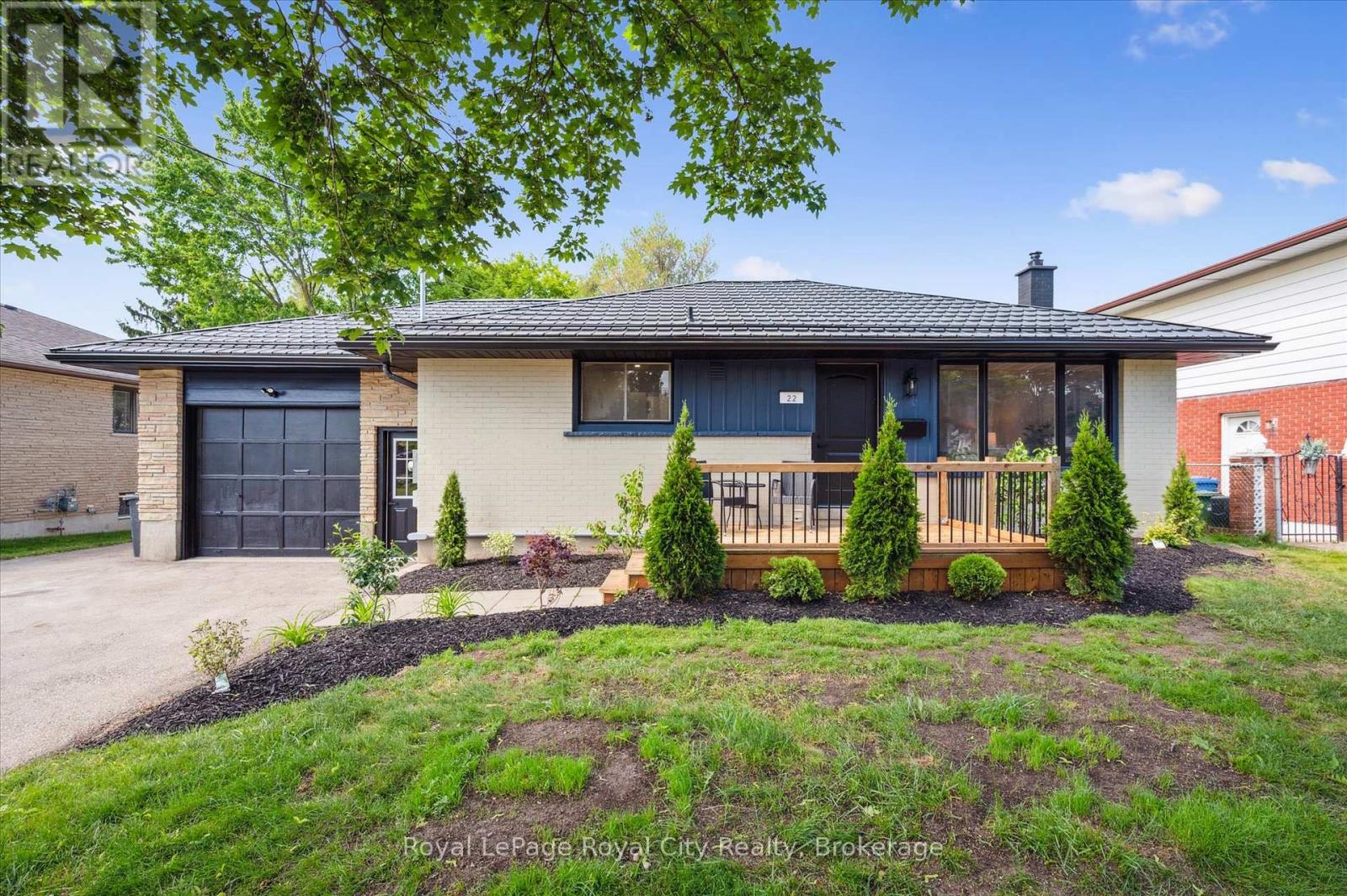 22 HEATH ROAD, guelph (junction/onward willow), Ontario