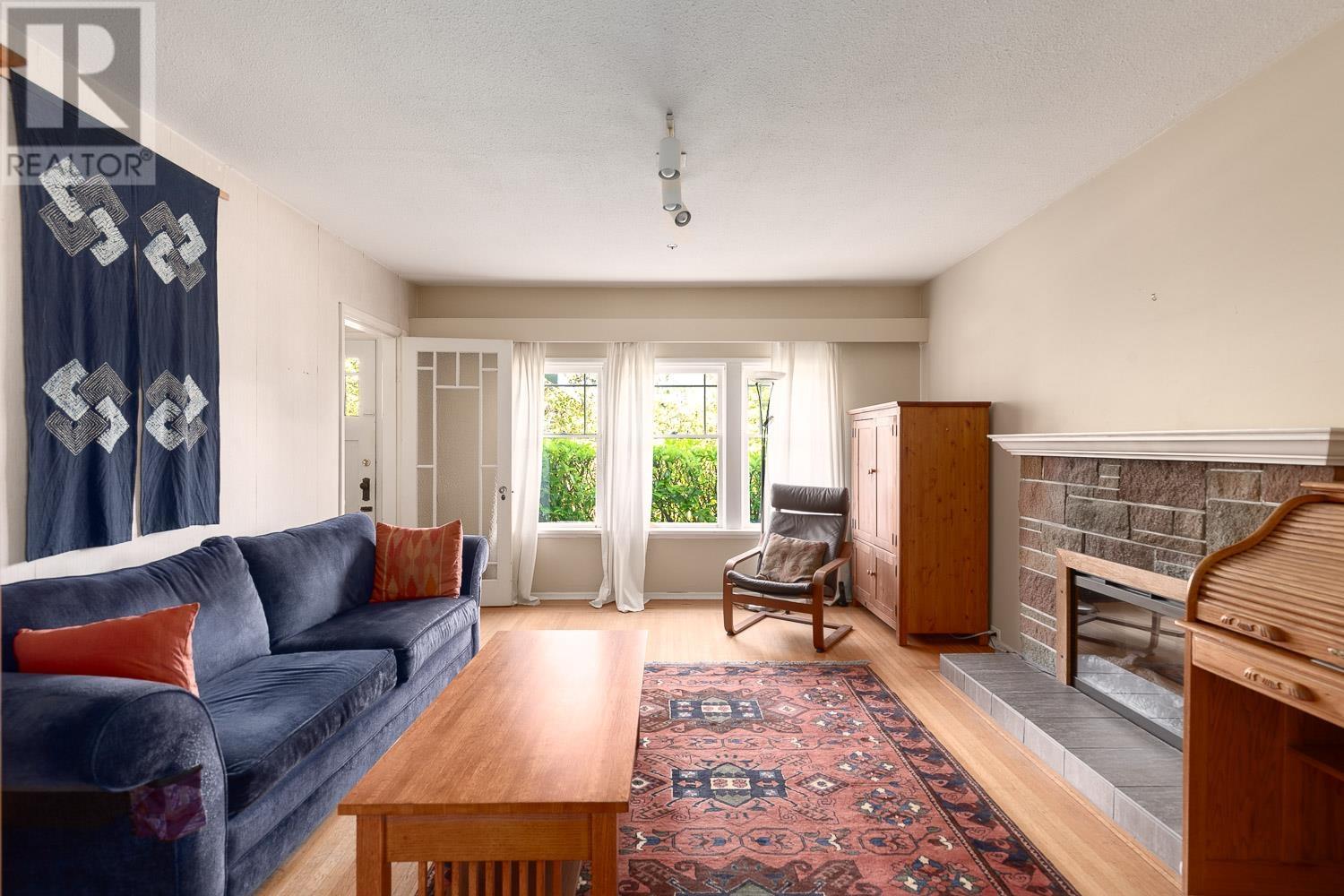 988 E 16th Avenue, Vancouver, British Columbia  V5T 2V9 - Photo 4 - R3013522