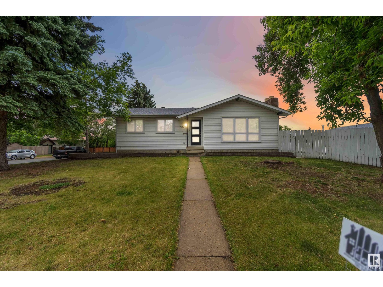 7003 17 AV NW, Edmonton, Alberta