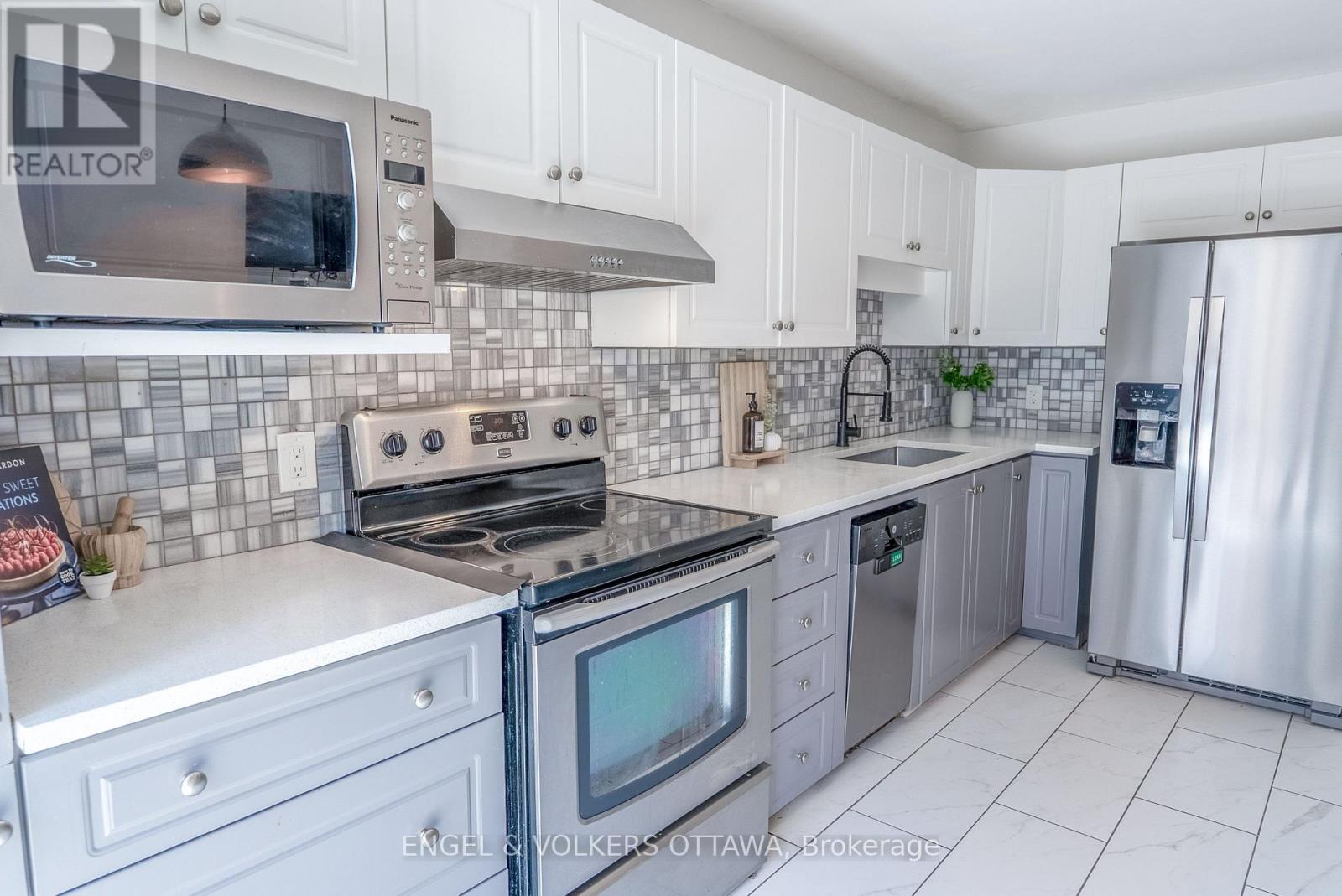 34 Baton Court, Ottawa, Ontario  K2L 4C8 - Photo 10 - X12218481