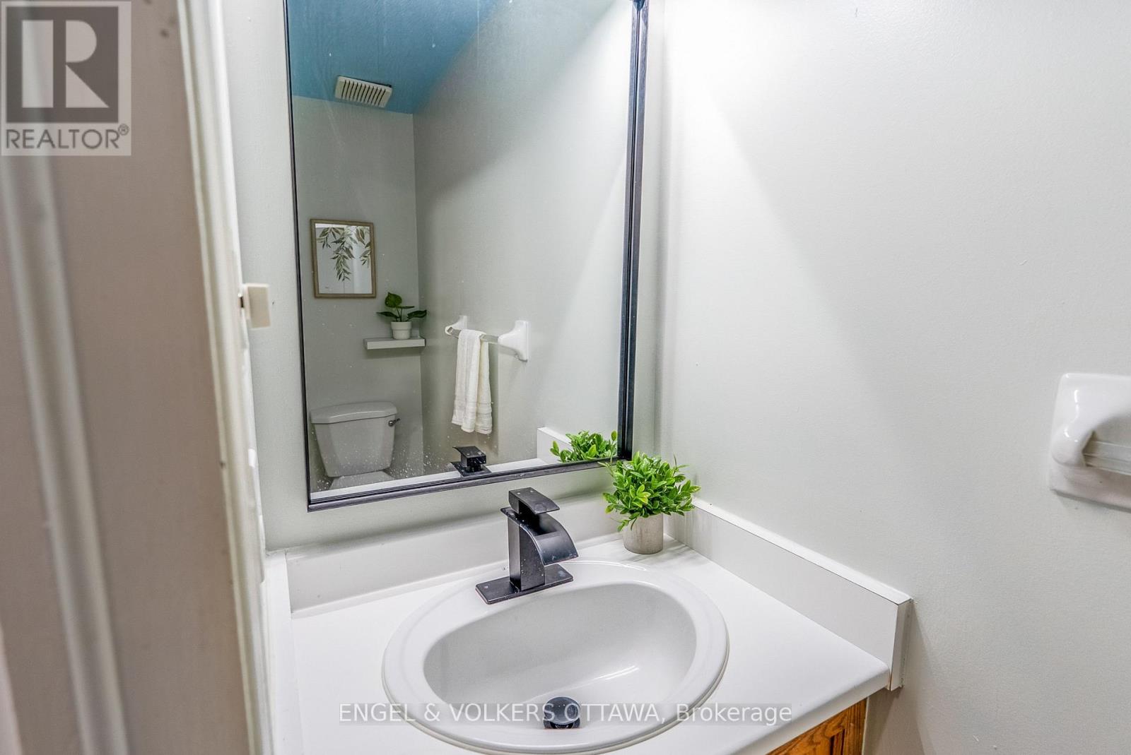 34 Baton Court, Ottawa, Ontario  K2L 4C8 - Photo 12 - X12218481
