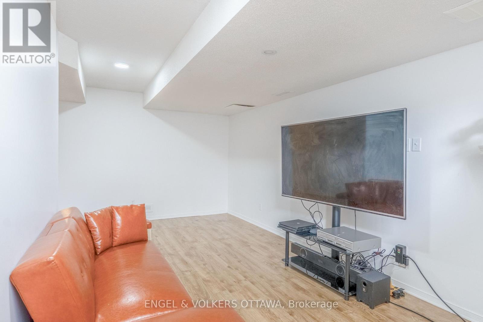 34 Baton Court, Ottawa, Ontario  K2L 4C8 - Photo 23 - X12218481