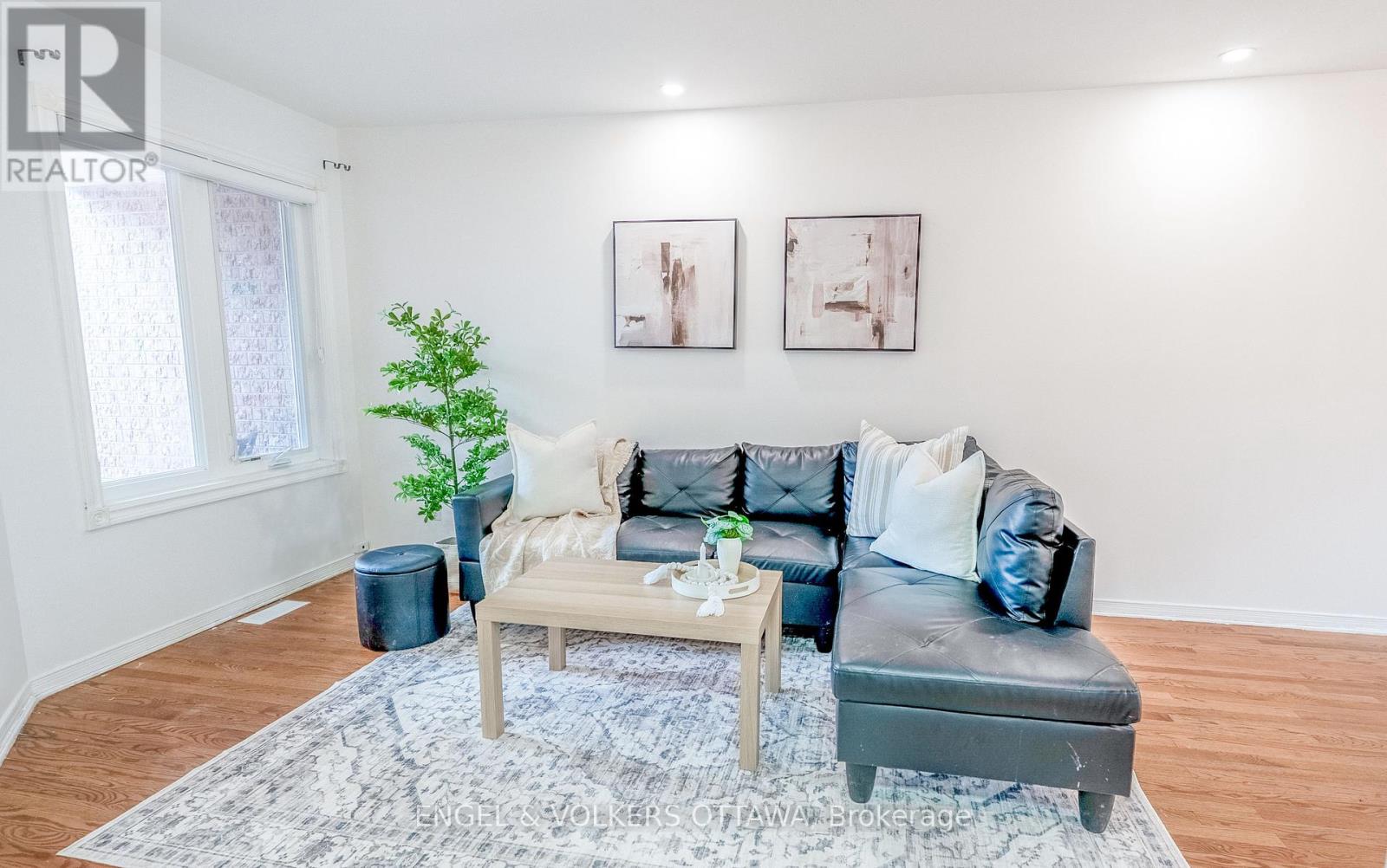 34 Baton Court, Ottawa, Ontario  K2L 4C8 - Photo 6 - X12218481