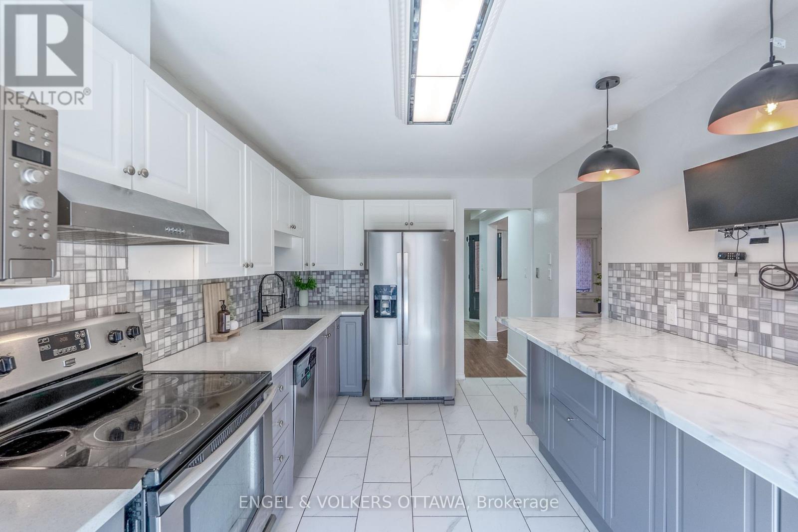 34 Baton Court, Ottawa, Ontario  K2L 4C8 - Photo 9 - X12218481