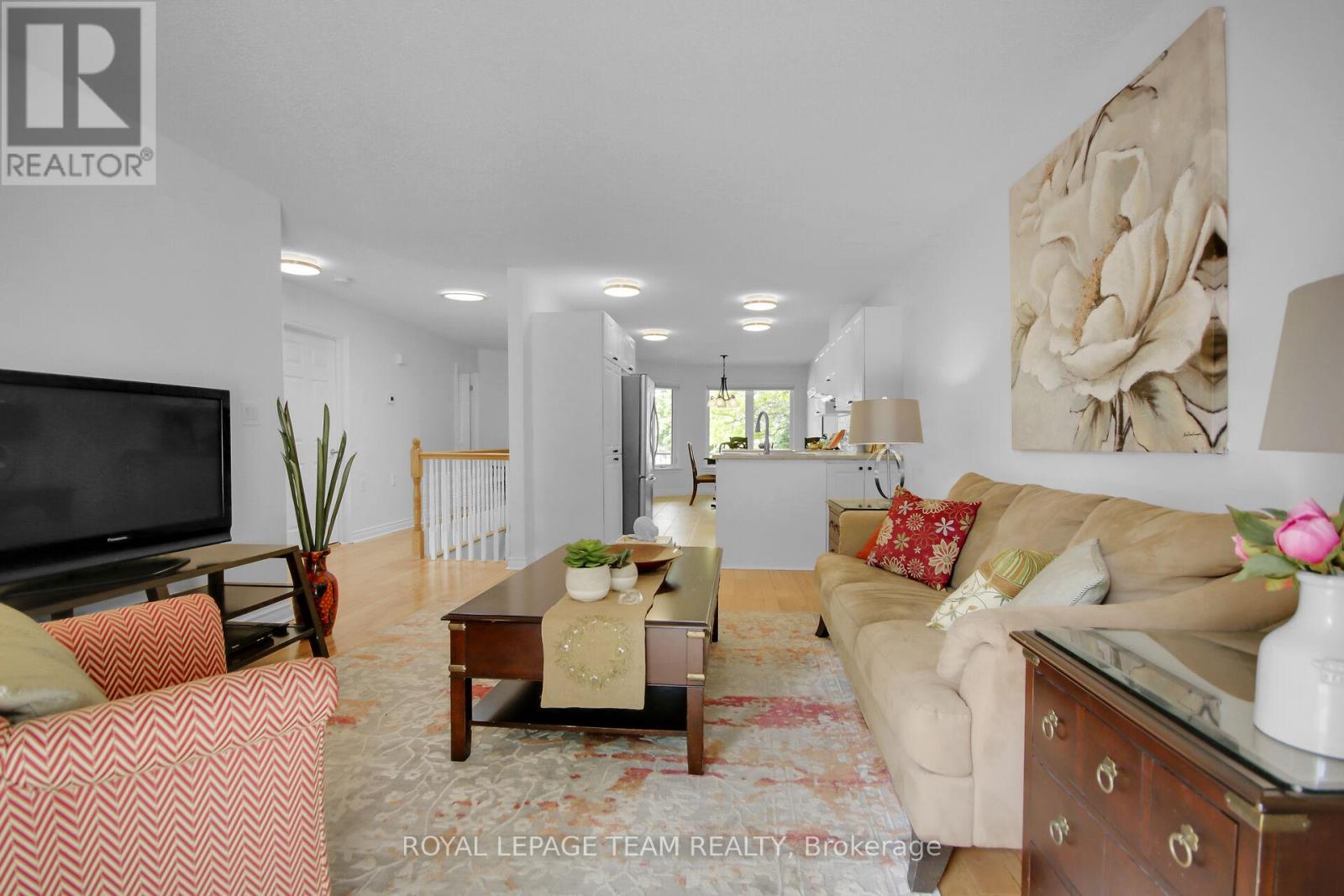 9 Weaver Crescent, Ottawa, Ontario  K2K 3E1 - Photo 12 - X12218483