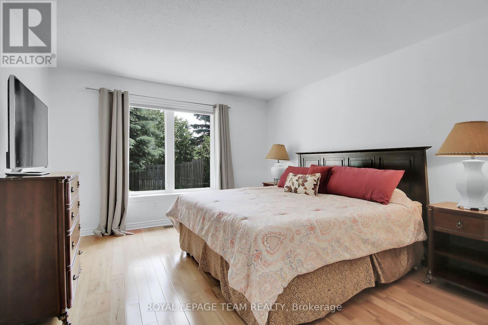 9 Weaver Crescent, Ottawa, Ontario  K2K 3E1 - Photo 13 - X12218483