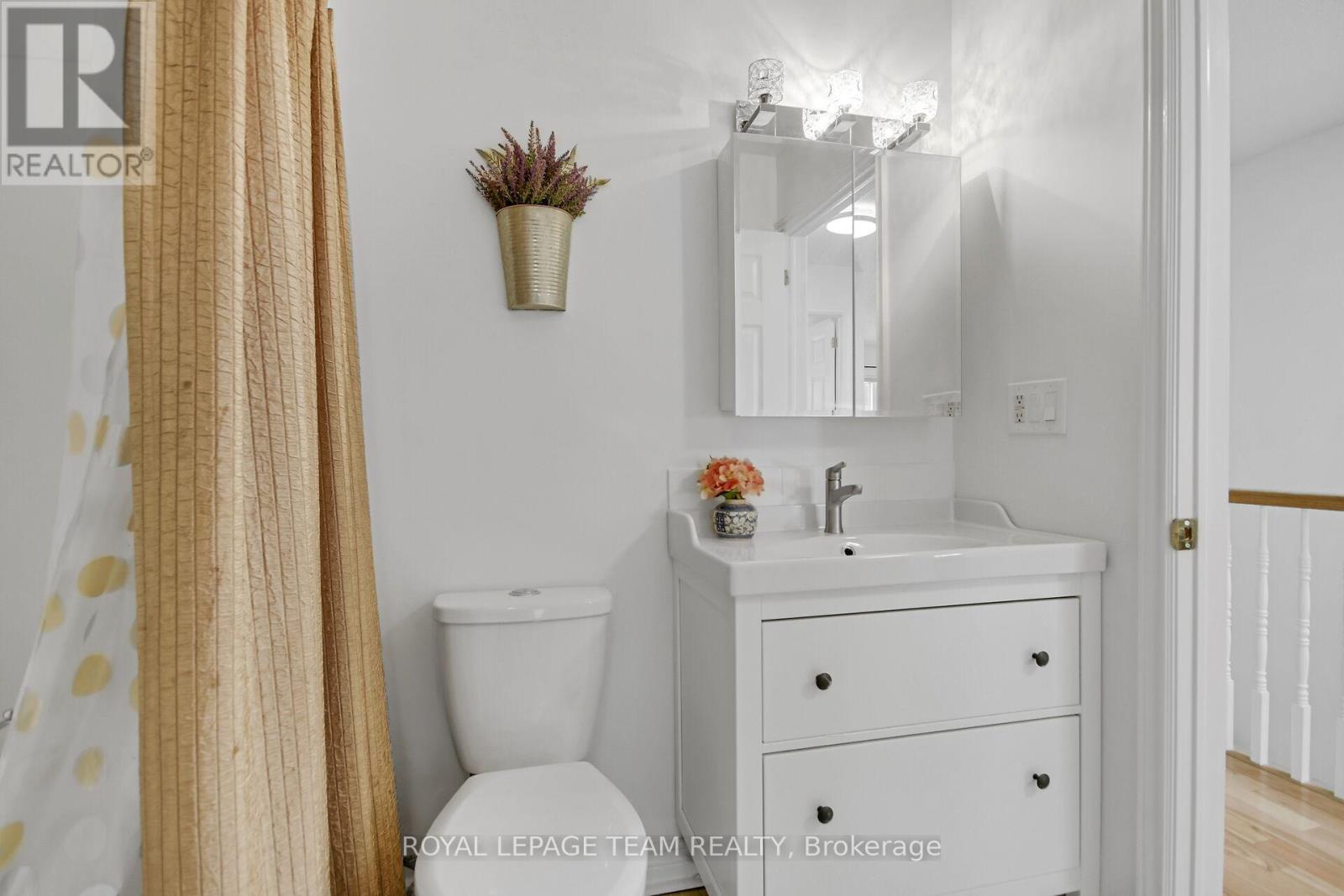 9 Weaver Crescent, Ottawa, Ontario  K2K 3E1 - Photo 15 - X12218483