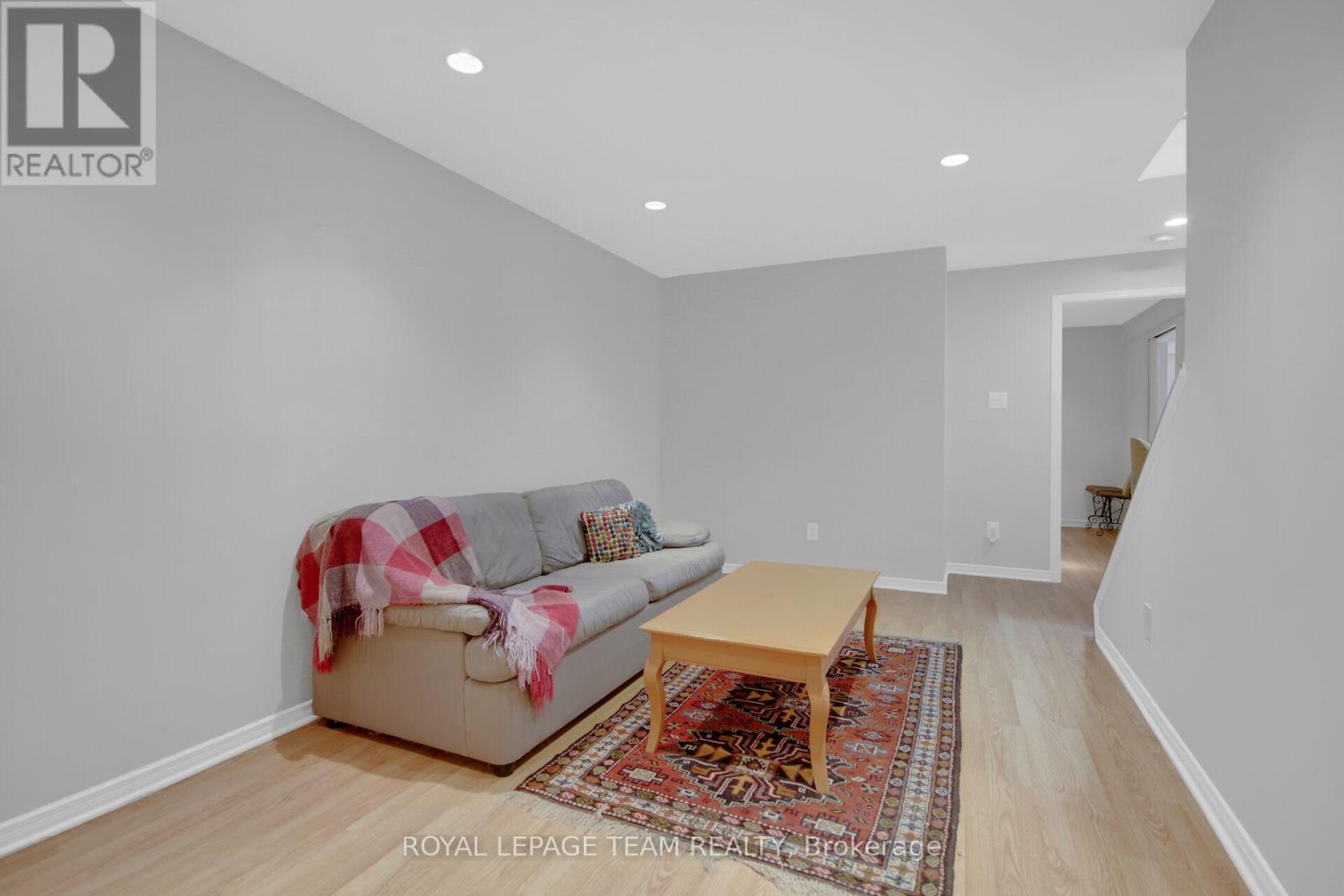 9 Weaver Crescent, Ottawa, Ontario  K2K 3E1 - Photo 19 - X12218483