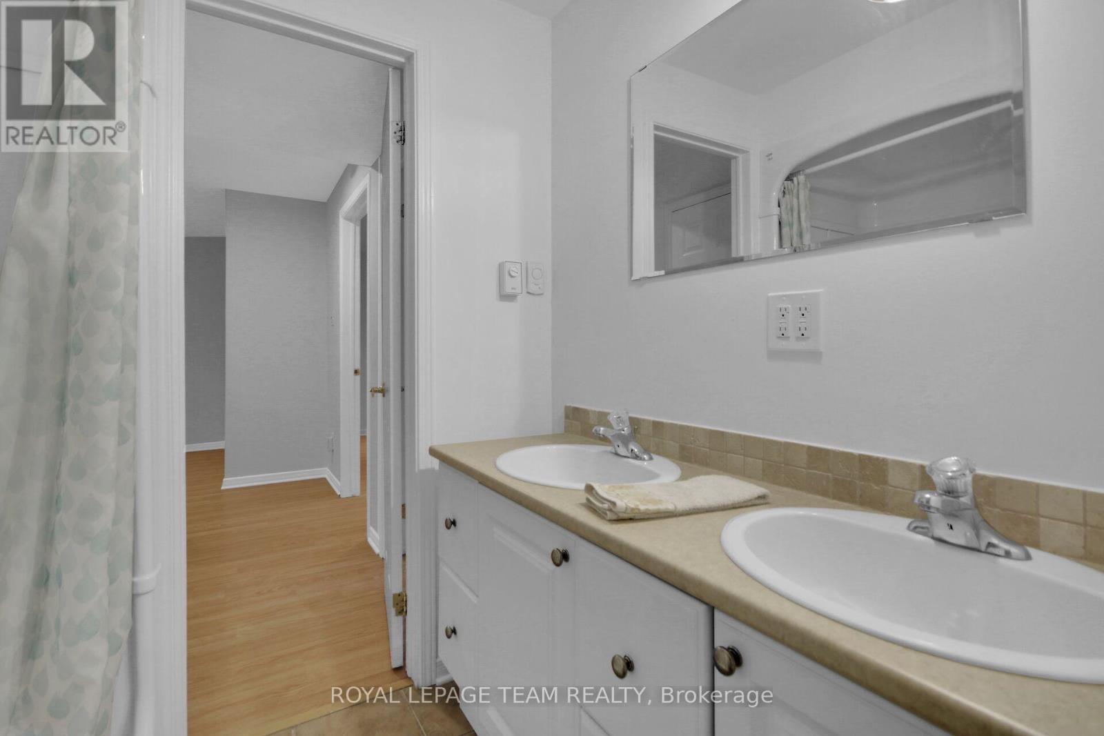 9 Weaver Crescent, Ottawa, Ontario  K2K 3E1 - Photo 22 - X12218483