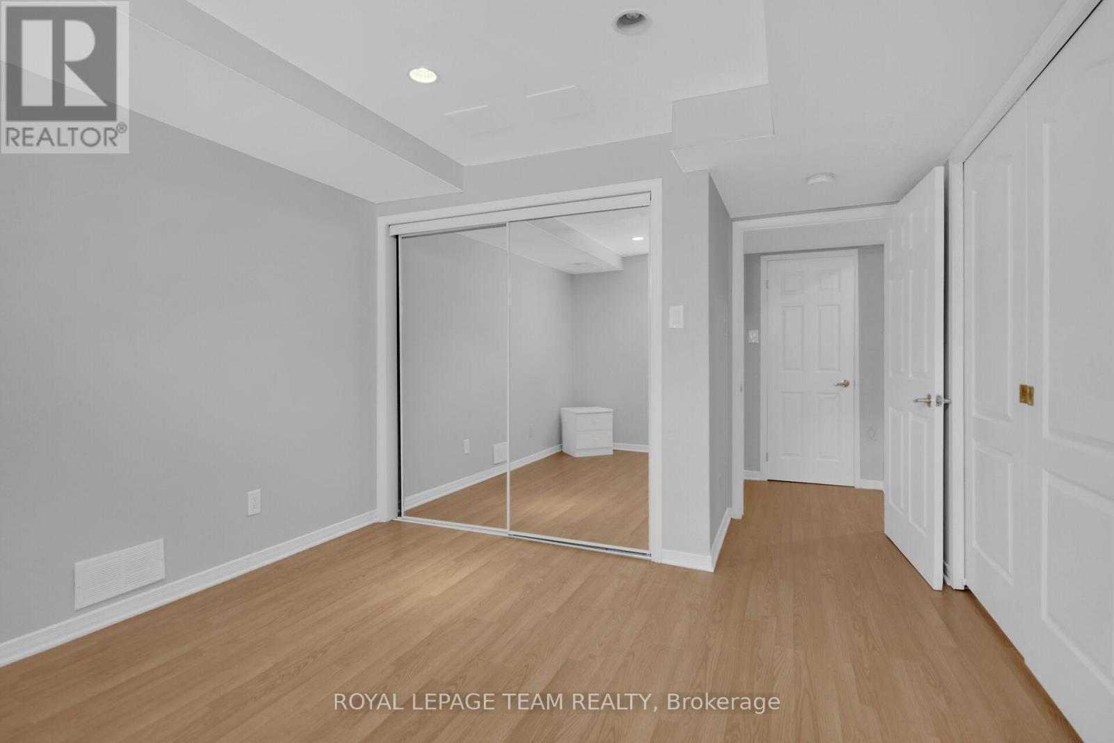 9 Weaver Crescent, Ottawa, Ontario  K2K 3E1 - Photo 23 - X12218483