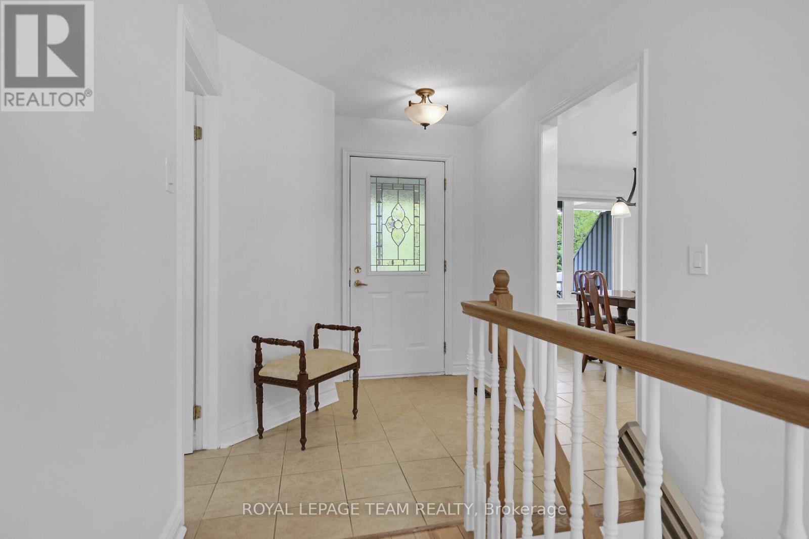 9 Weaver Crescent, Ottawa, Ontario  K2K 3E1 - Photo 3 - X12218483