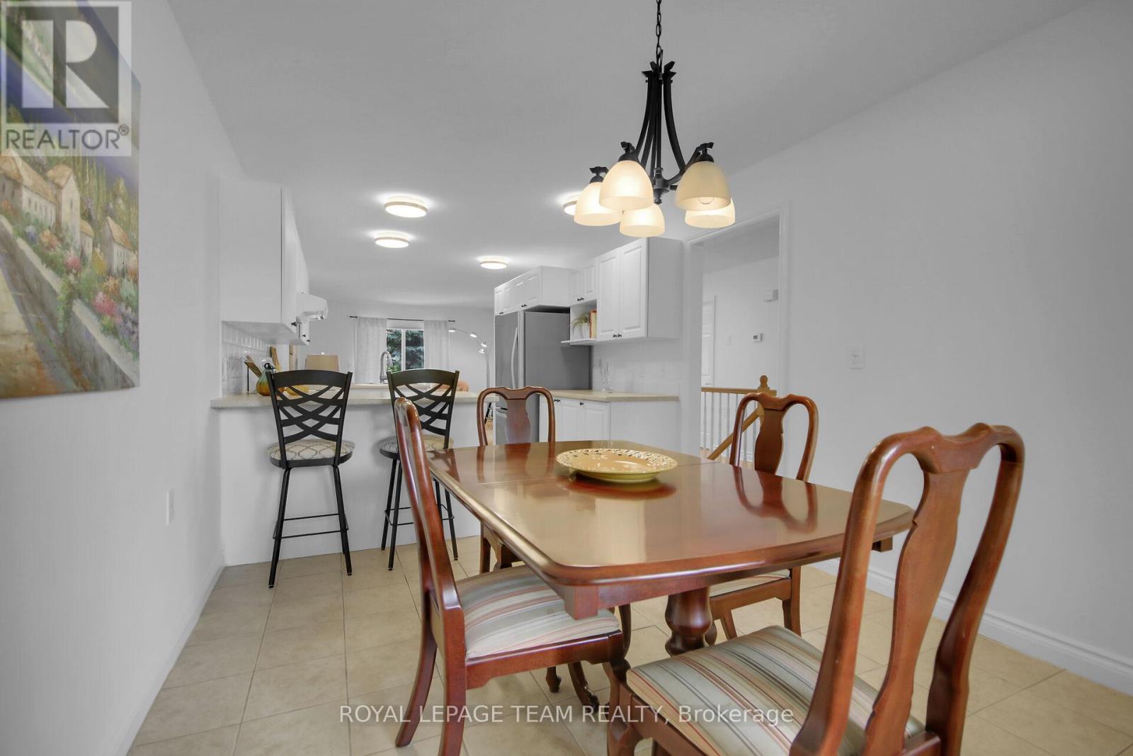 9 Weaver Crescent, Ottawa, Ontario  K2K 3E1 - Photo 8 - X12218483