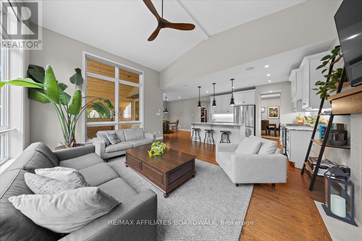 242 Escarpment Crescent, Ottawa, Ontario  K2T 0L6 - Photo 15 - X12218533